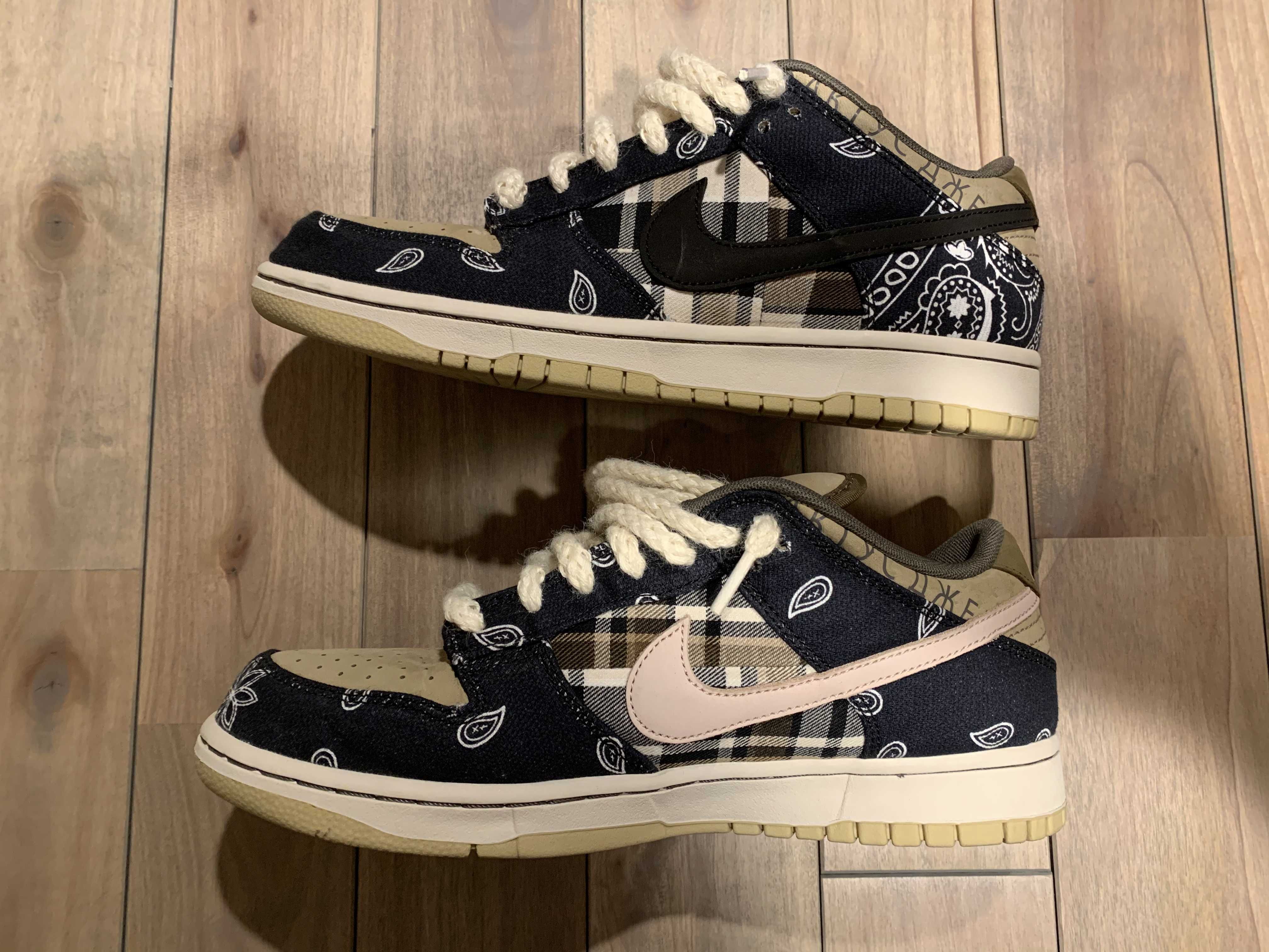 Travis Scott × Nike SB Dunk Low "Black/Parachute Beige"