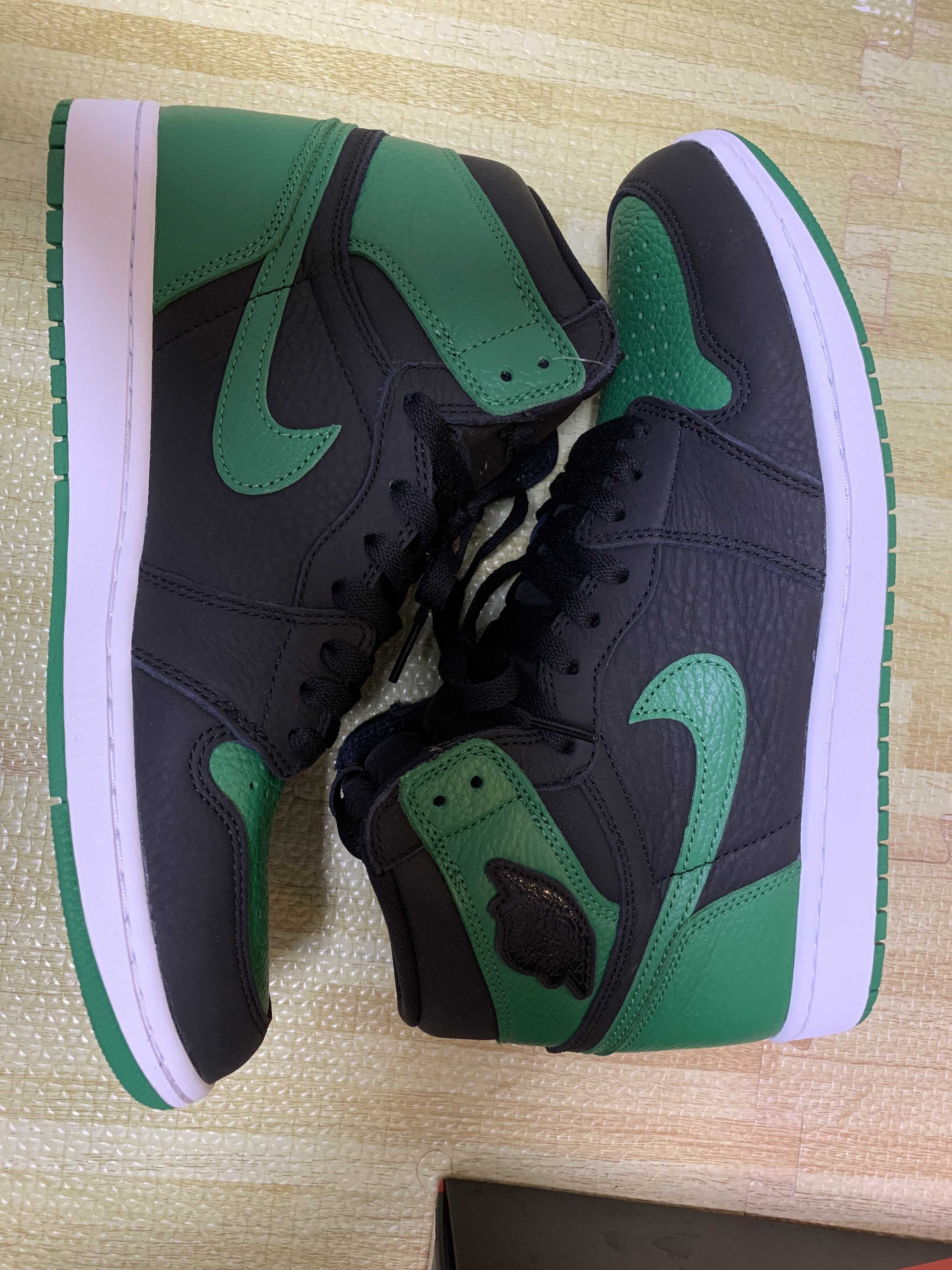 Nike Air Jordan 1 Retro High OG "Black/Pine Green" (2020)