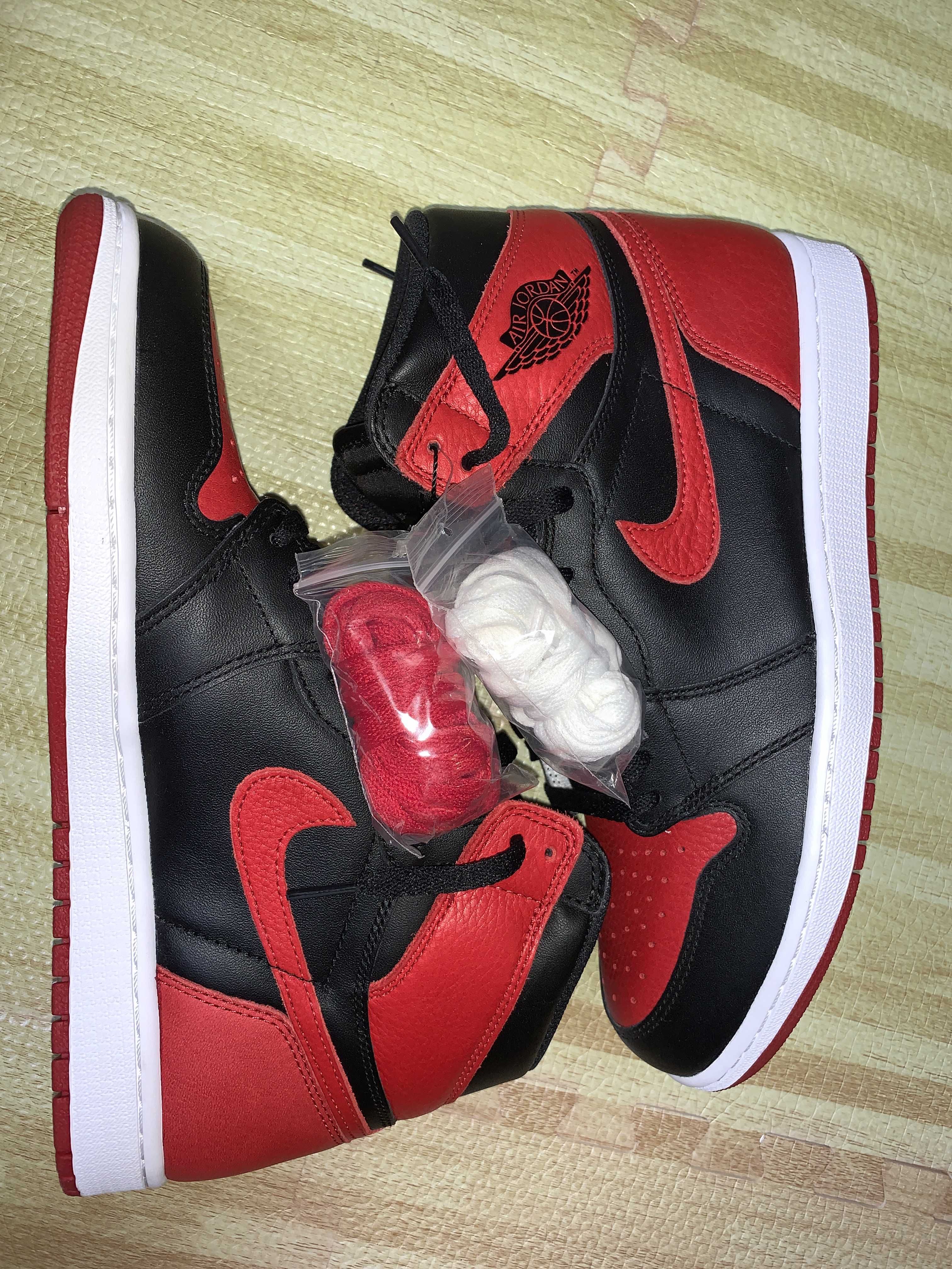 Nike Air Jordan 1 Retro High OG "Bred/Banned" (2016)