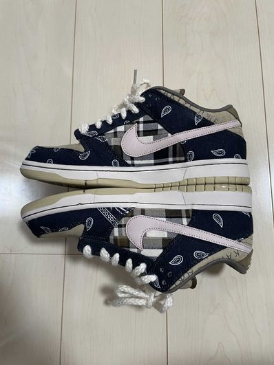 Travis Scott × Nike SB Dunk Low "Black/Parachute Beige"