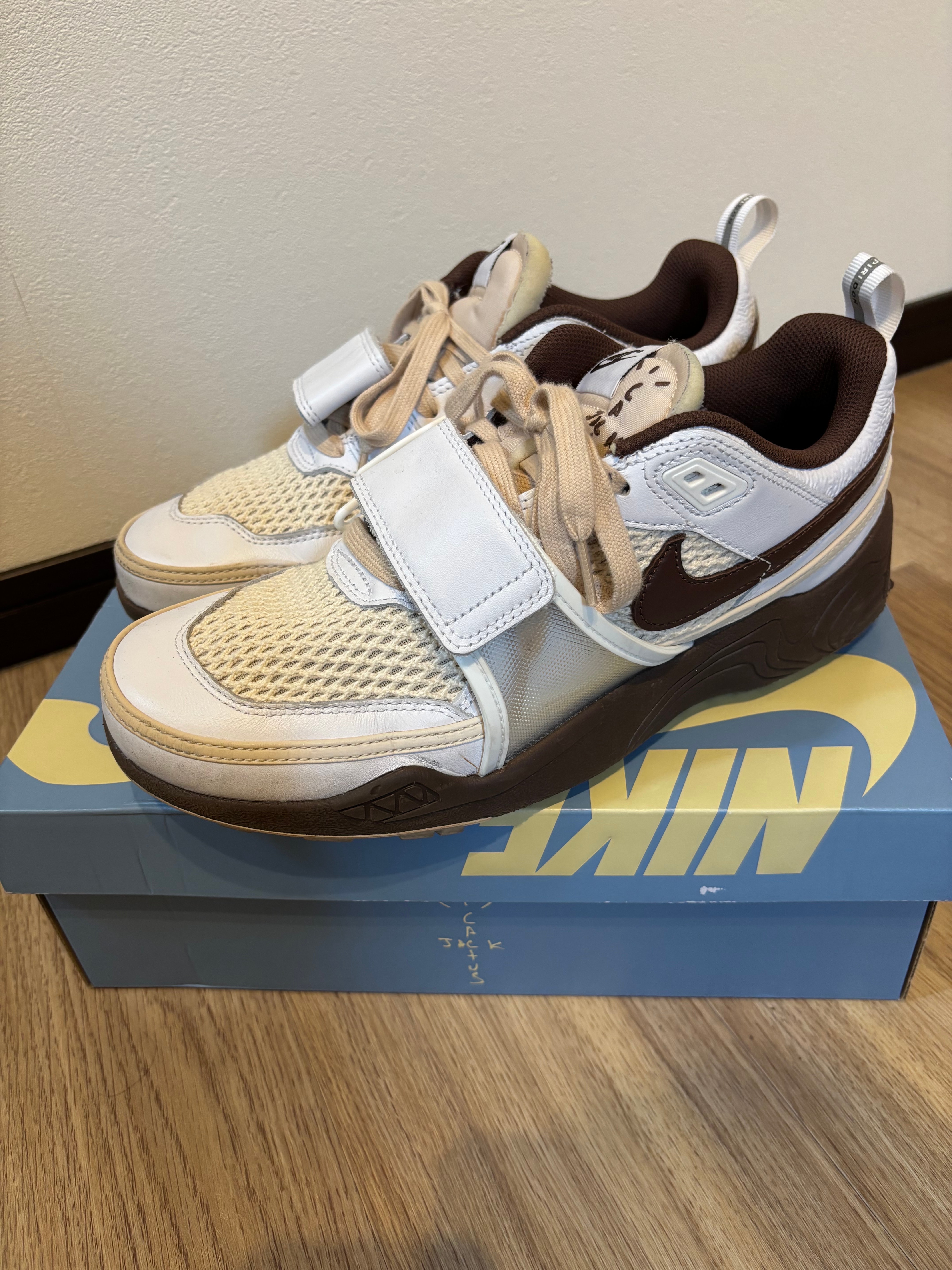 トラヴィススコット × ナイキ ズームフィールドジャックス 