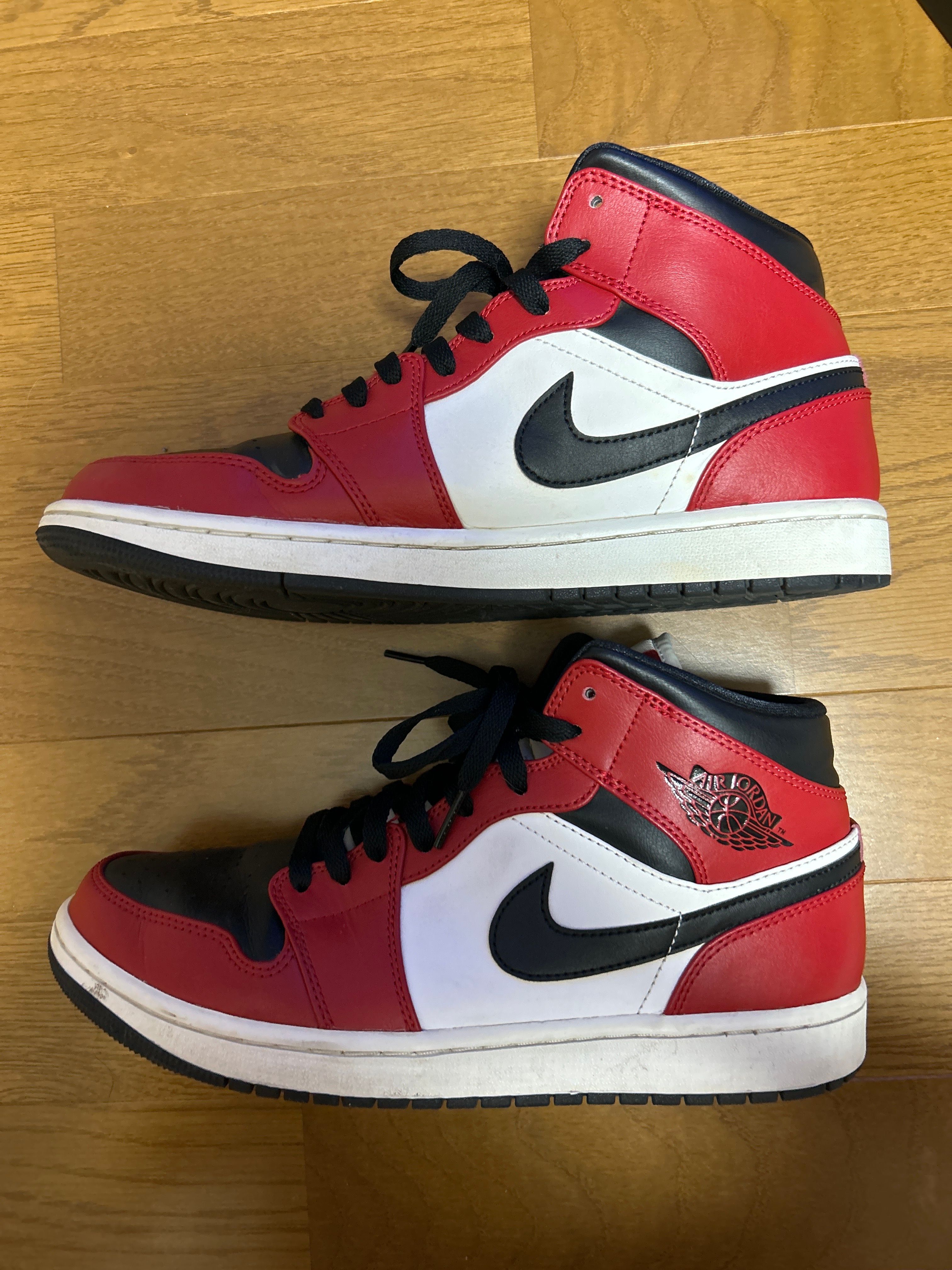 Nike Air Jordan 1 Mid "Chicago Black Toe"