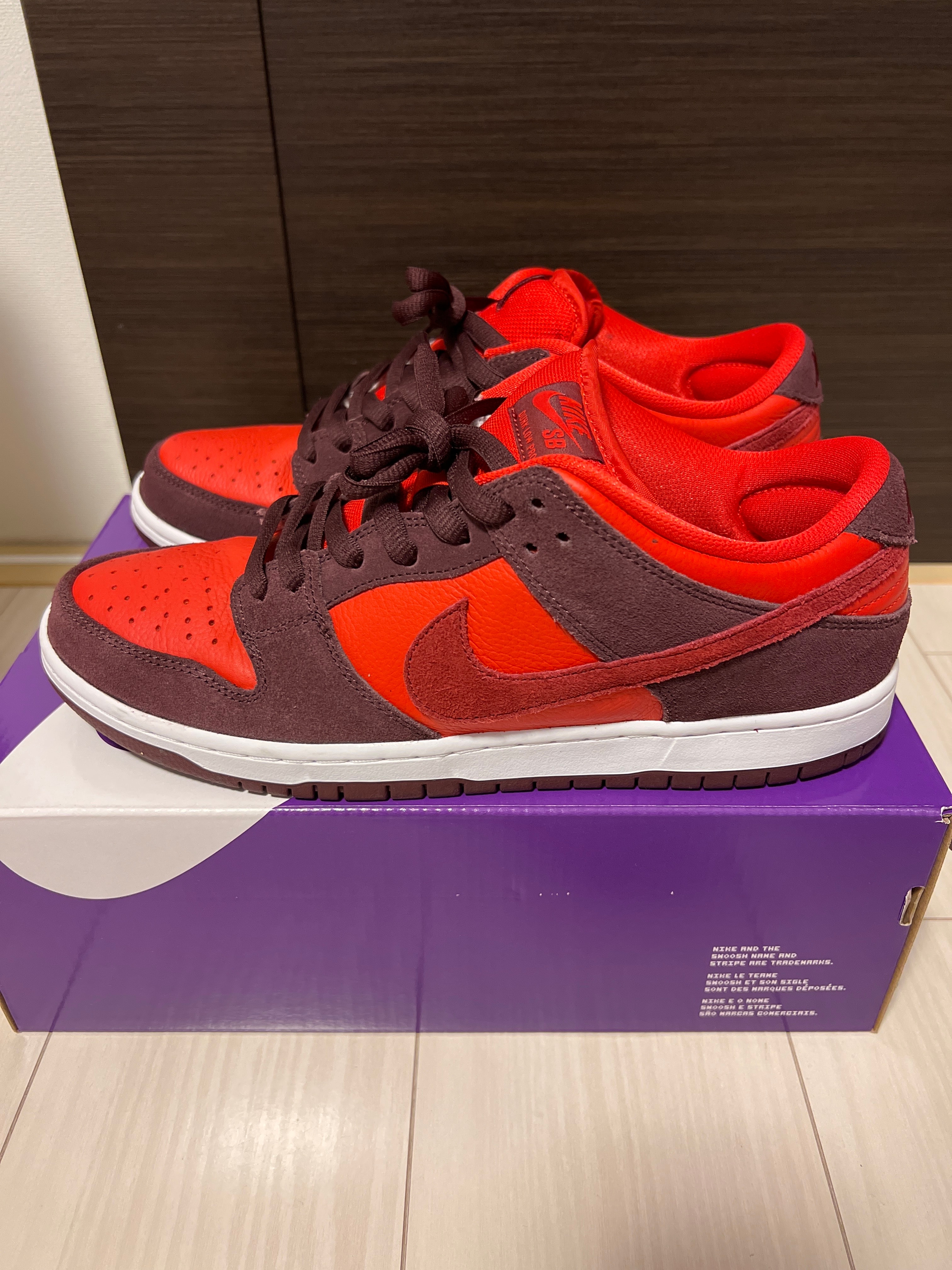 Nike SB Dunk Low "Cherry"