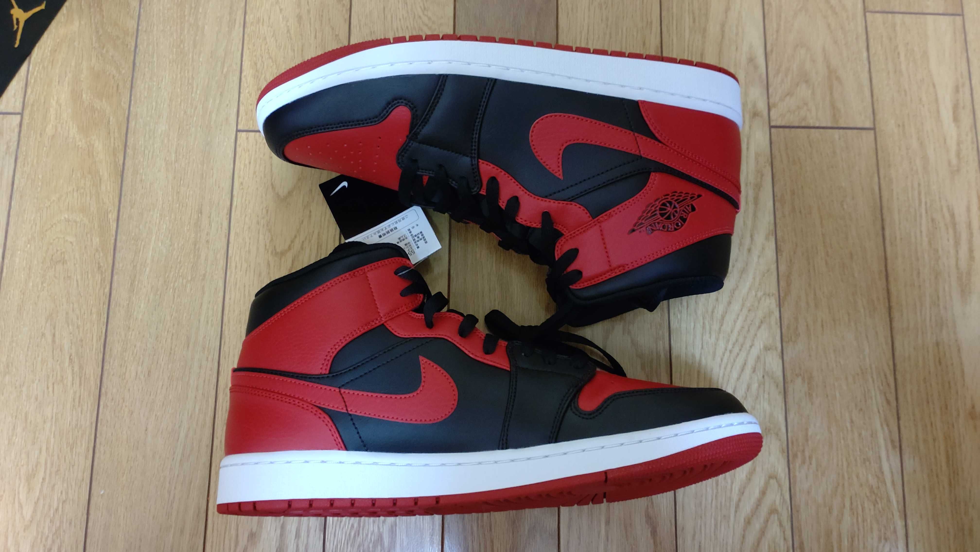 Nike Air Jordan 1 Mid "Bred"