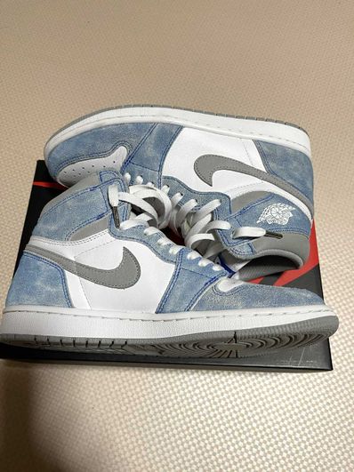 Nike Air Jordan 1 High OG "Hyper Royal"