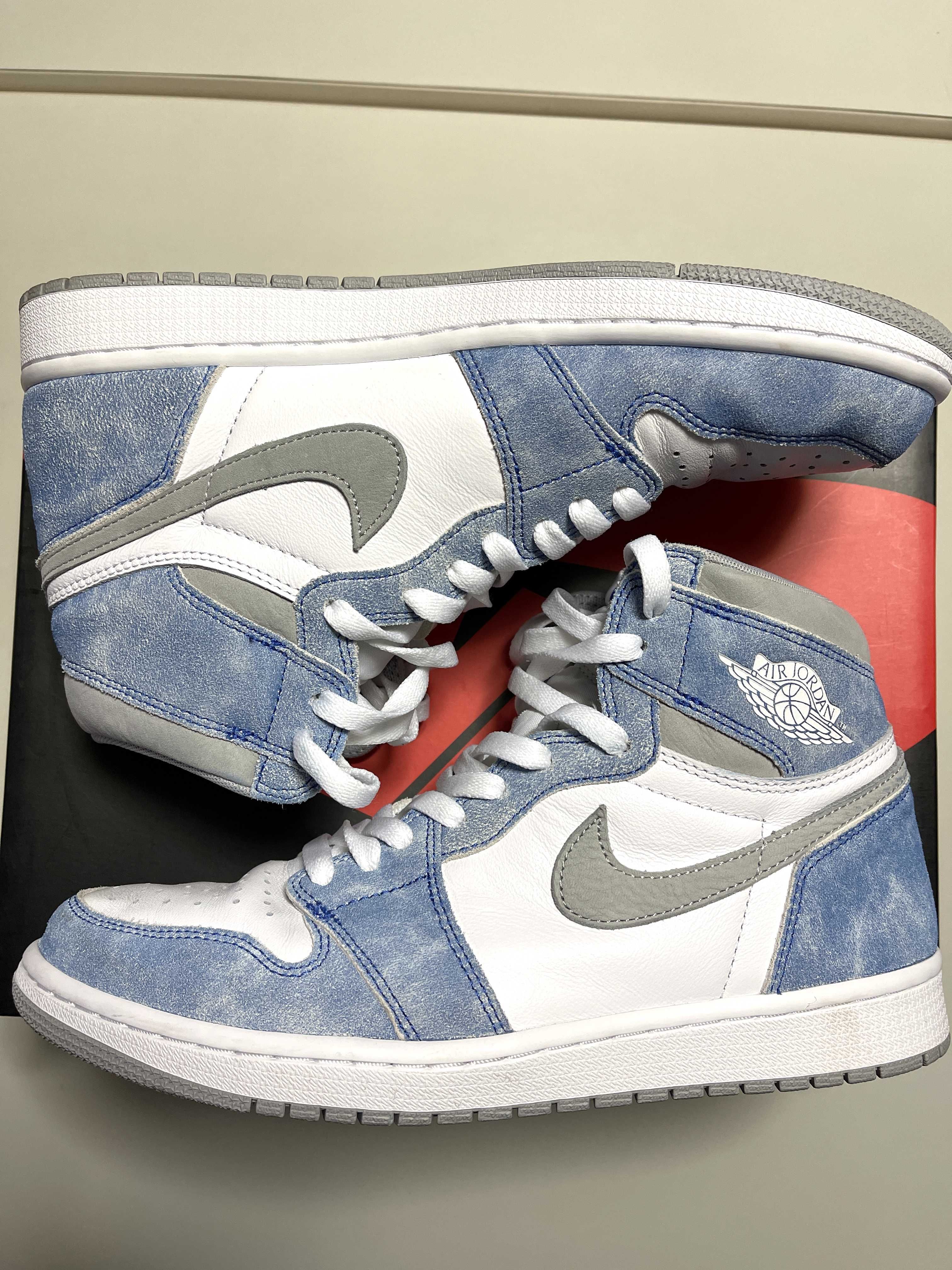 Nike Air Jordan 1 High OG "Hyper Royal"