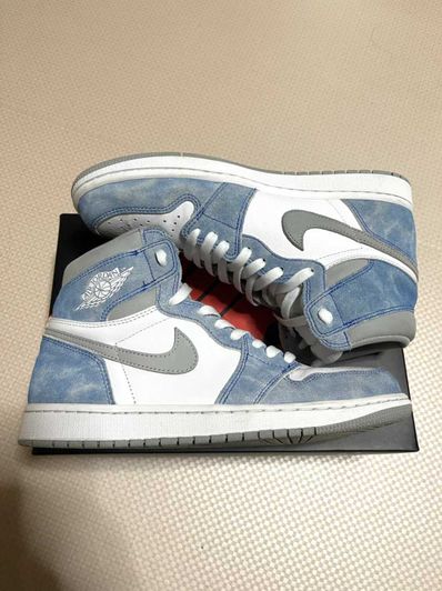 Nike Air Jordan 1 High OG "Hyper Royal"