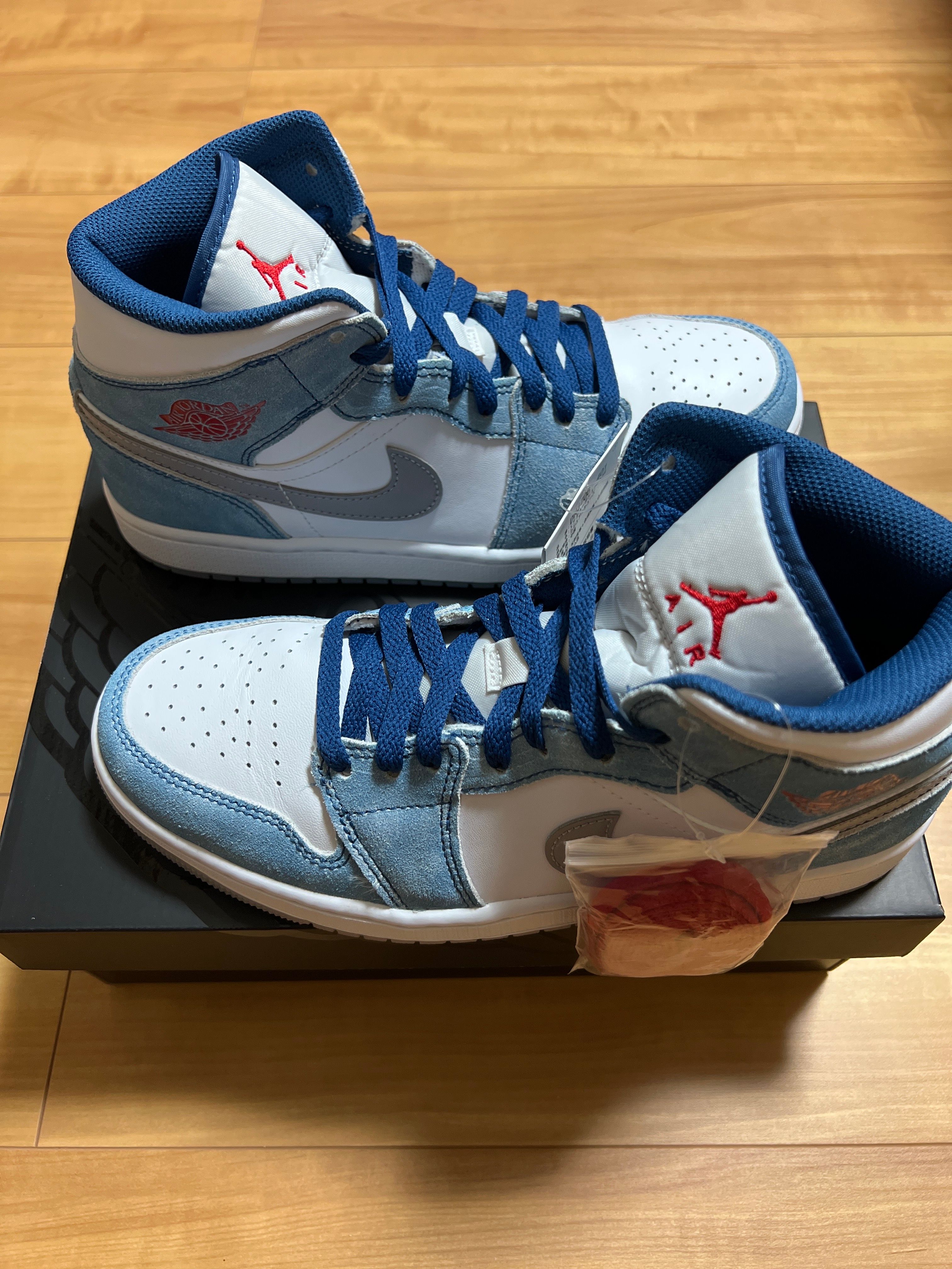 Nike Air Jordan 1 Mid SE "White/Hyper Royal/Red"