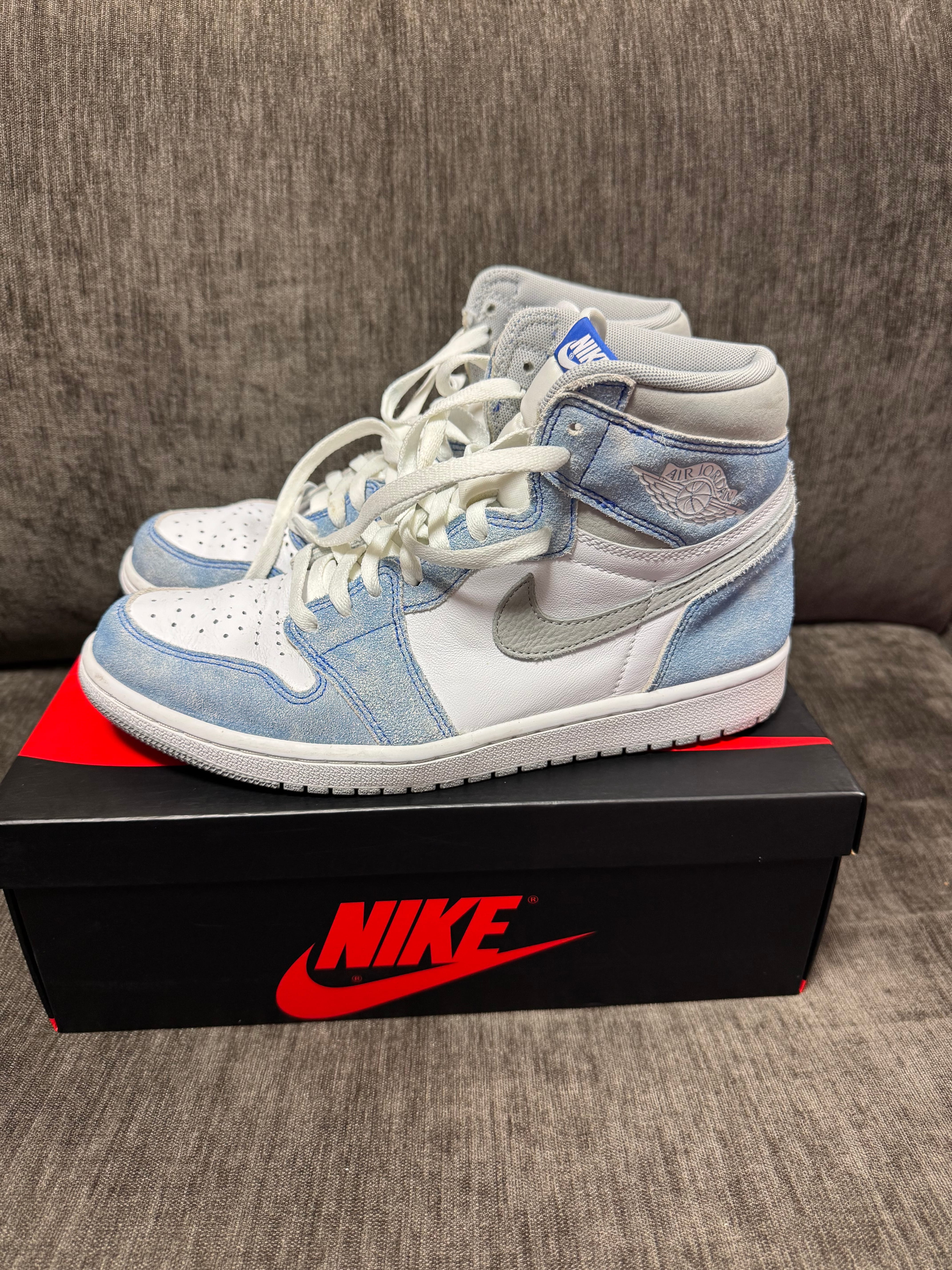 Nike Air Jordan 1 High OG "Hyper Royal"