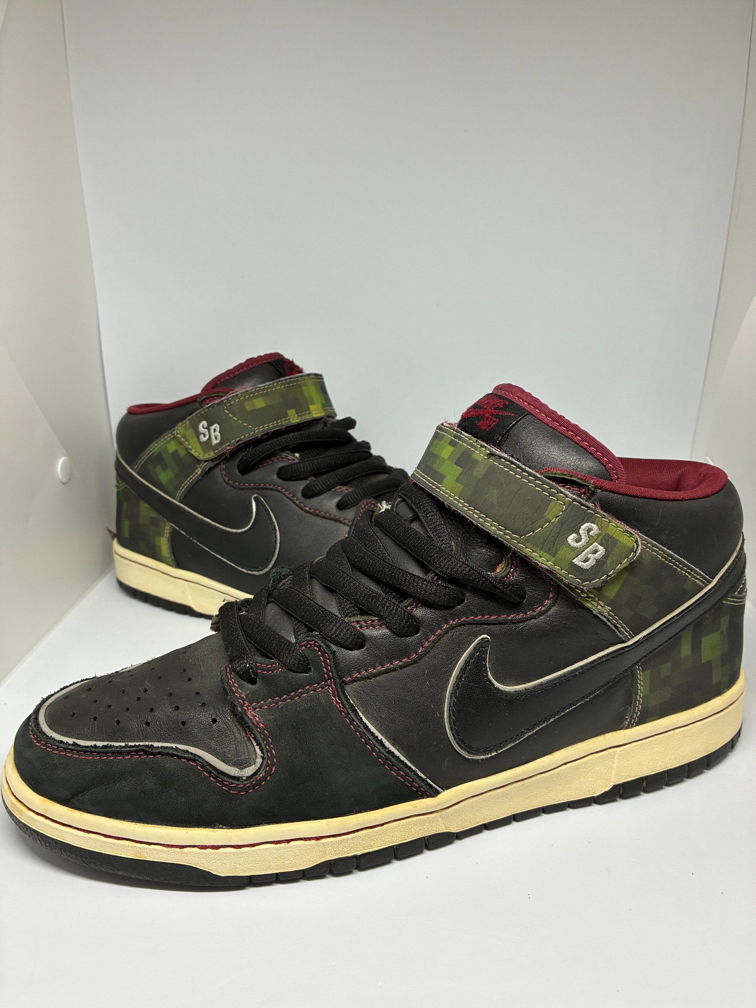 Nike SB Dunk Mid "Nitraid"
