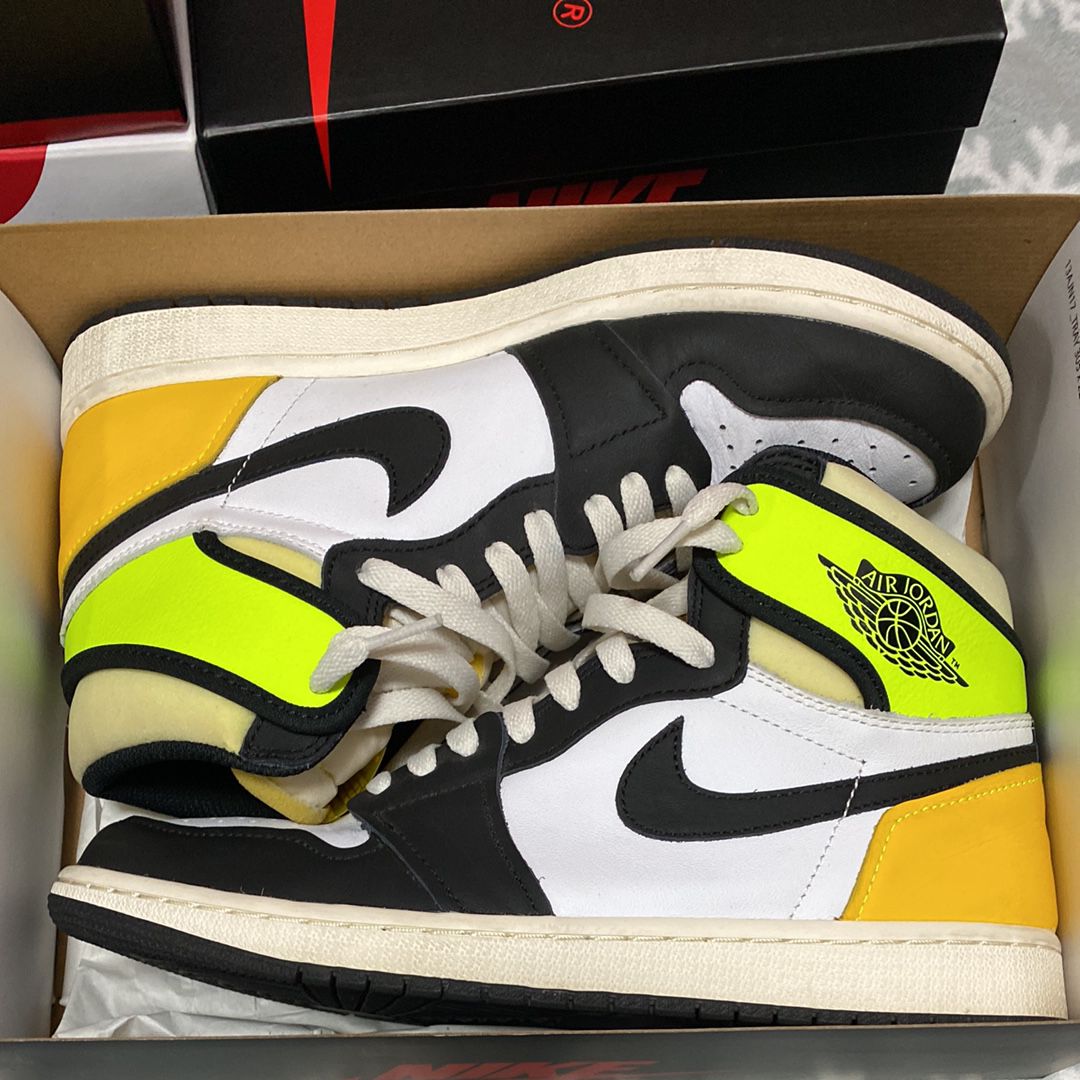 Nike Air Jordan 1 High OG "Volt Gold"