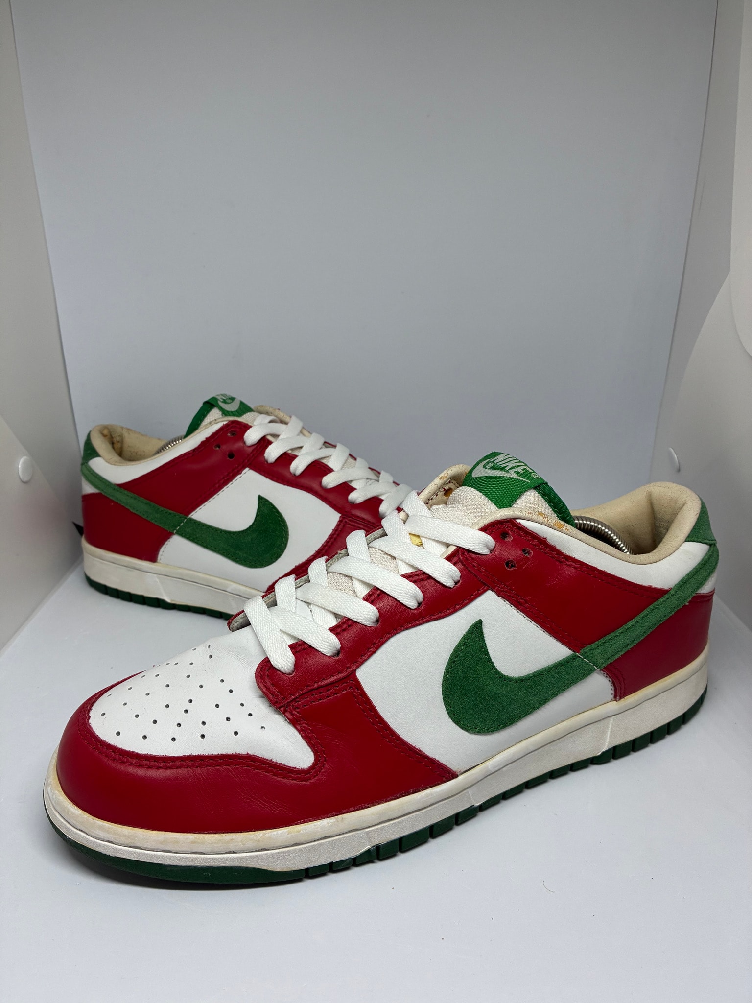 Nike Dunk Low LTD "White/Classic Green/Sport Red"
