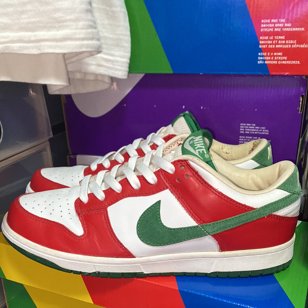 Nike Dunk Low LTD "White/Classic Green/Sport Red"