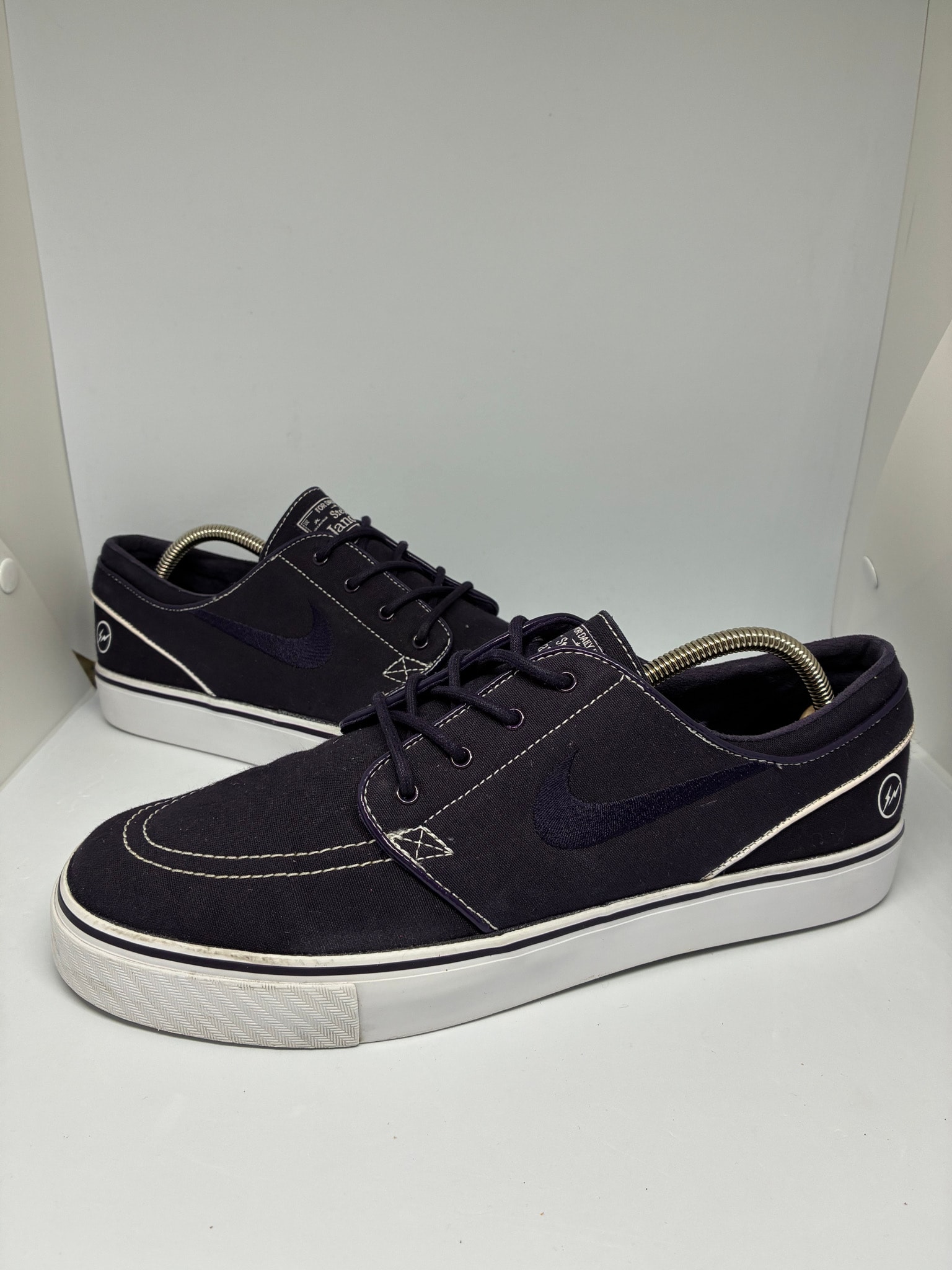 fragment design × Nike SB Stefan Janoski "Dark Obisidian"