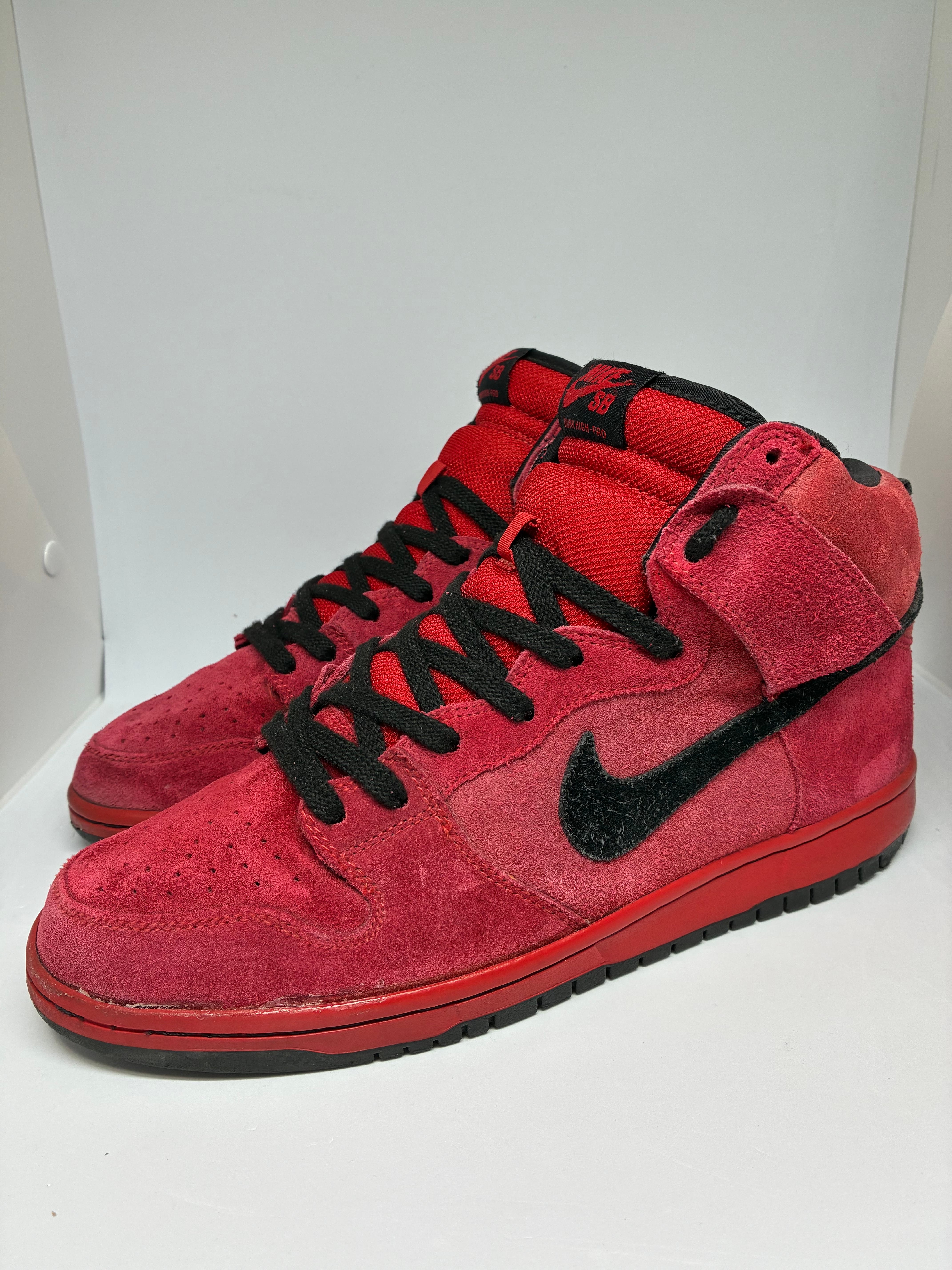 Nike SB Dunk High "Red Devil"