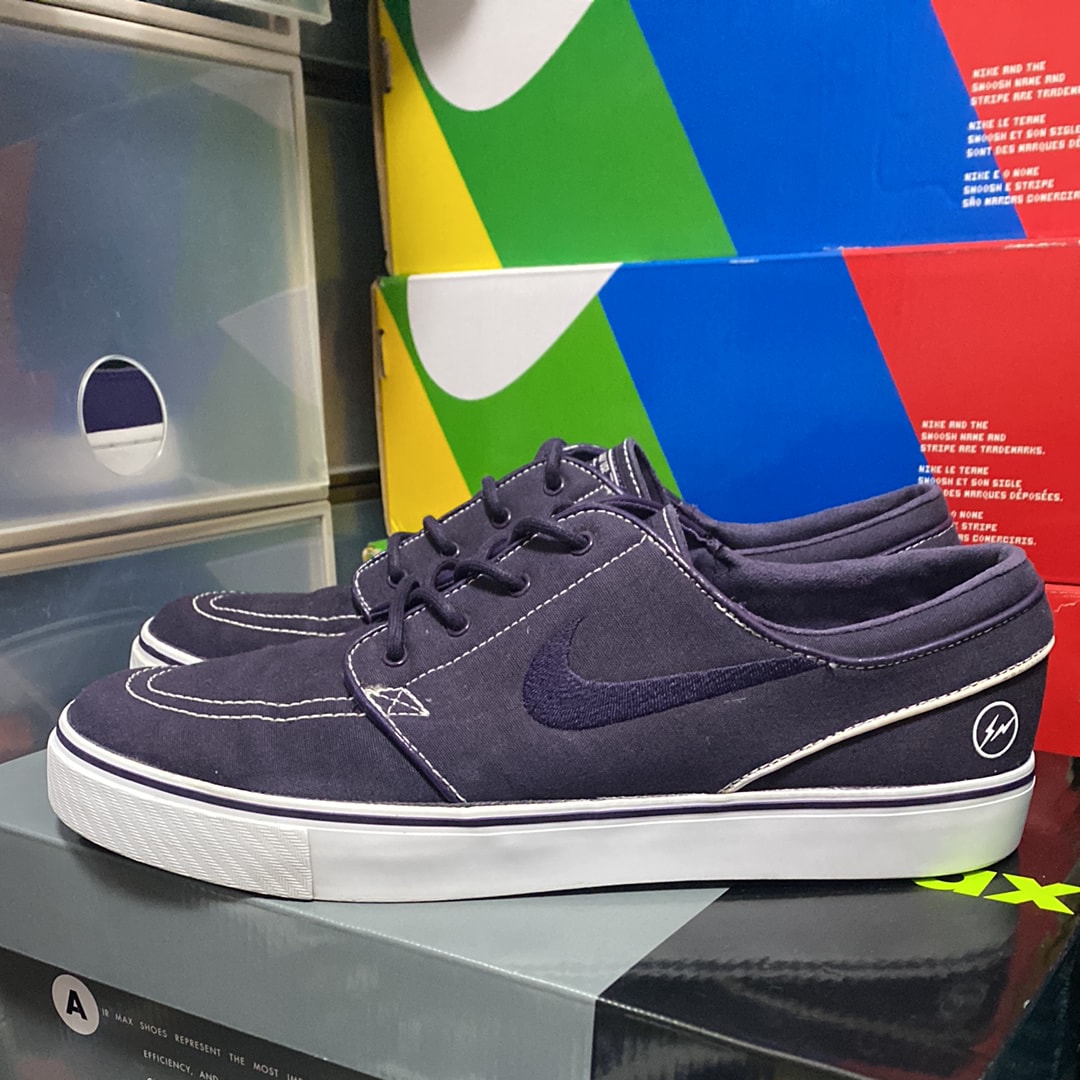 fragment design × Nike SB Stefan Janoski "Dark Obisidian"