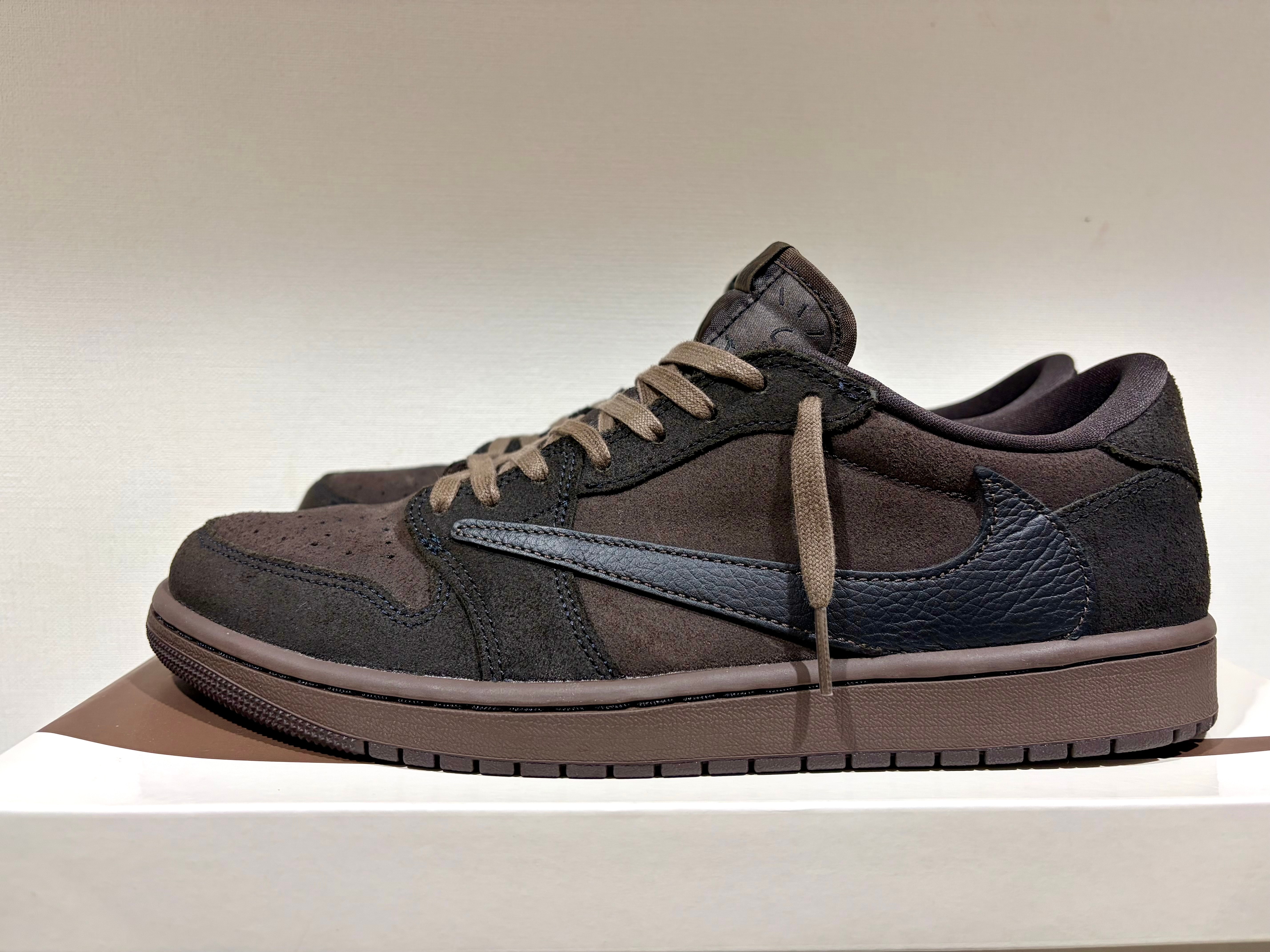 Travis Scott × Nike Air Jordan 1 Low OG SP "Velvet Brown and Dark Mocha"
