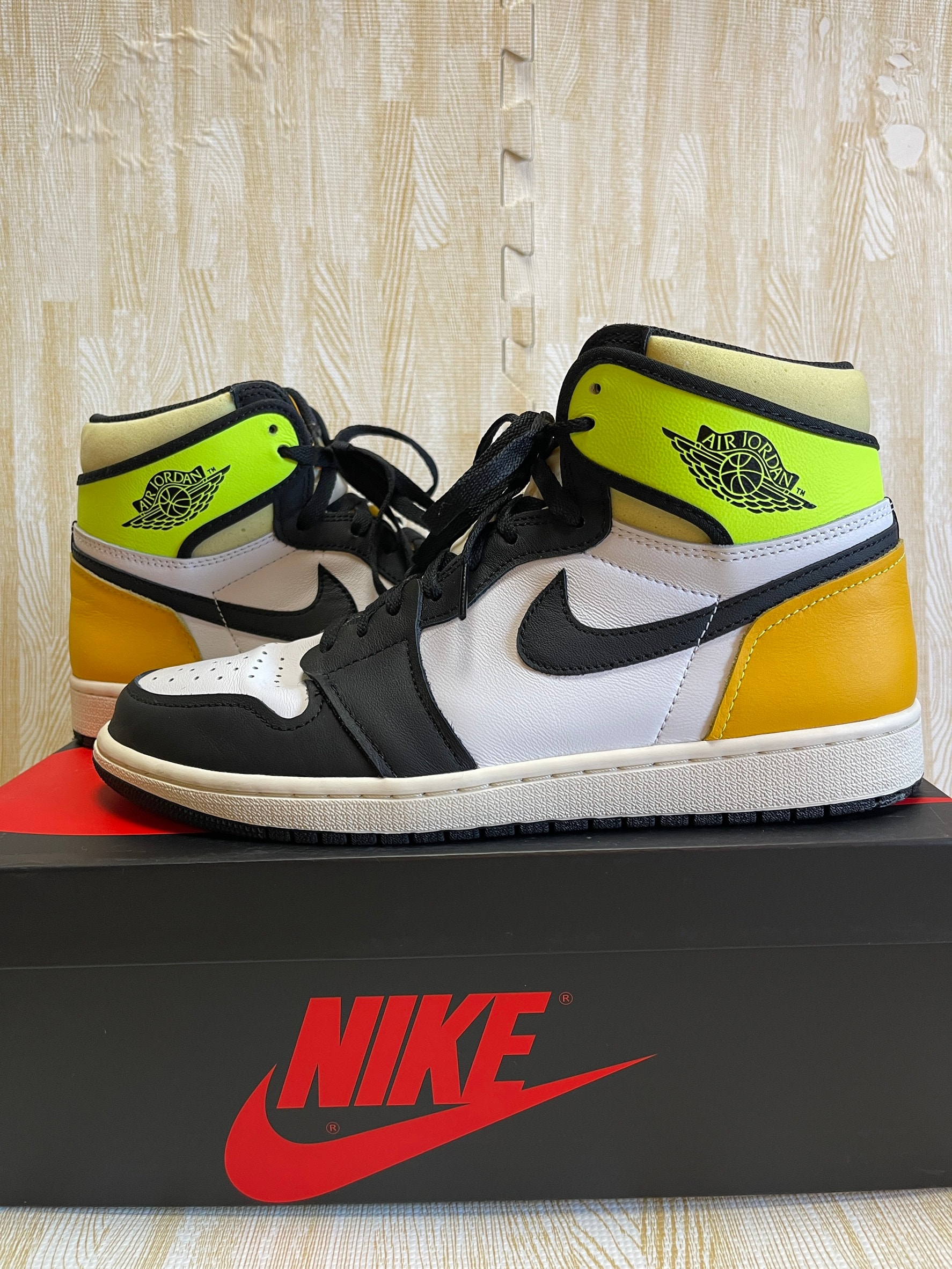 Nike Air Jordan 1 High OG "Volt Gold"