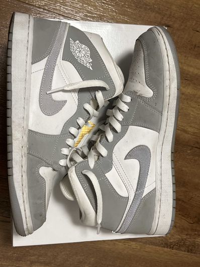 Nike Women's Air Jordan 1 Mid "Wolf Grey"