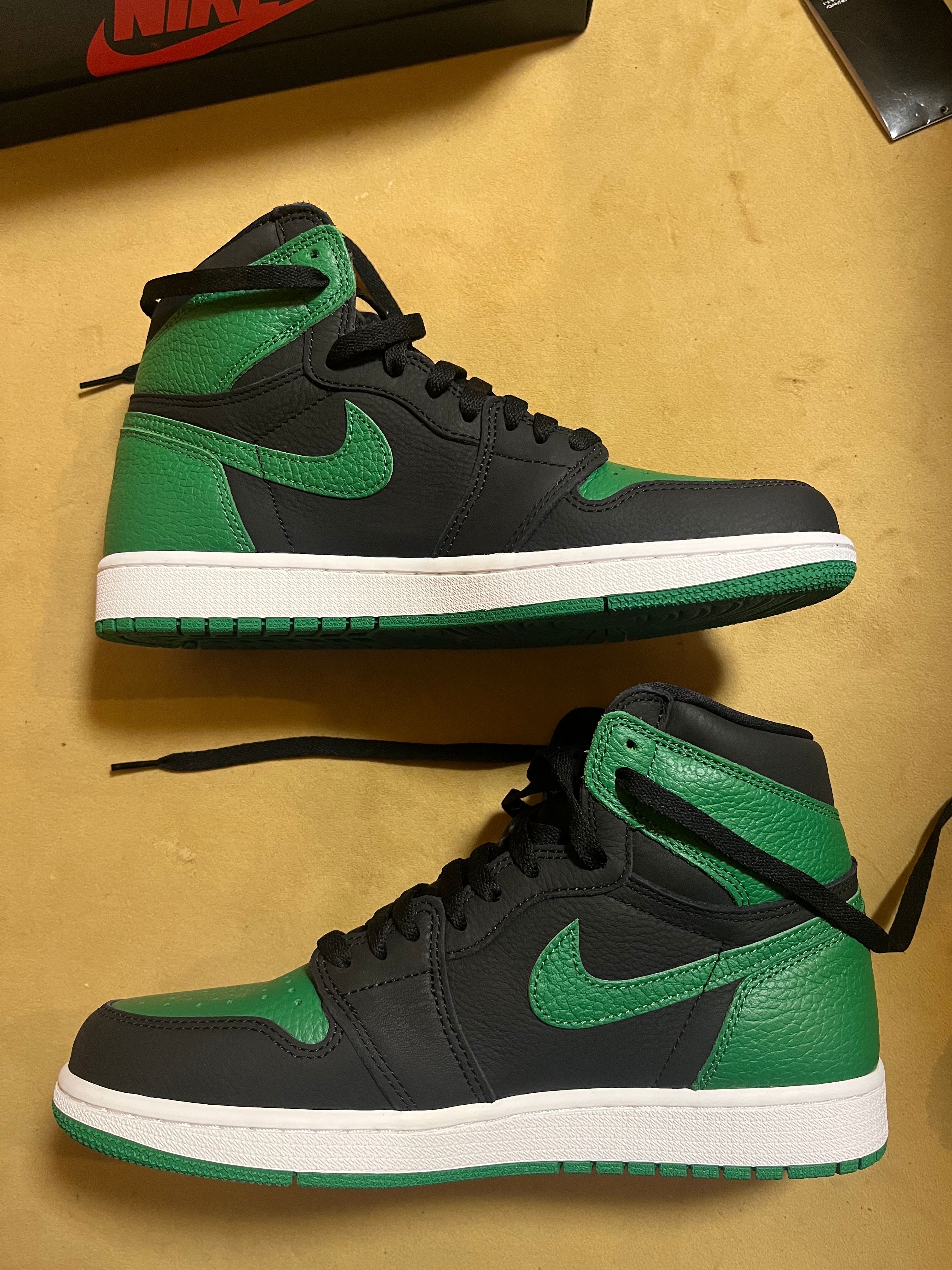 Nike Air Jordan 1 Retro High OG "Black/Pine Green" (2020)