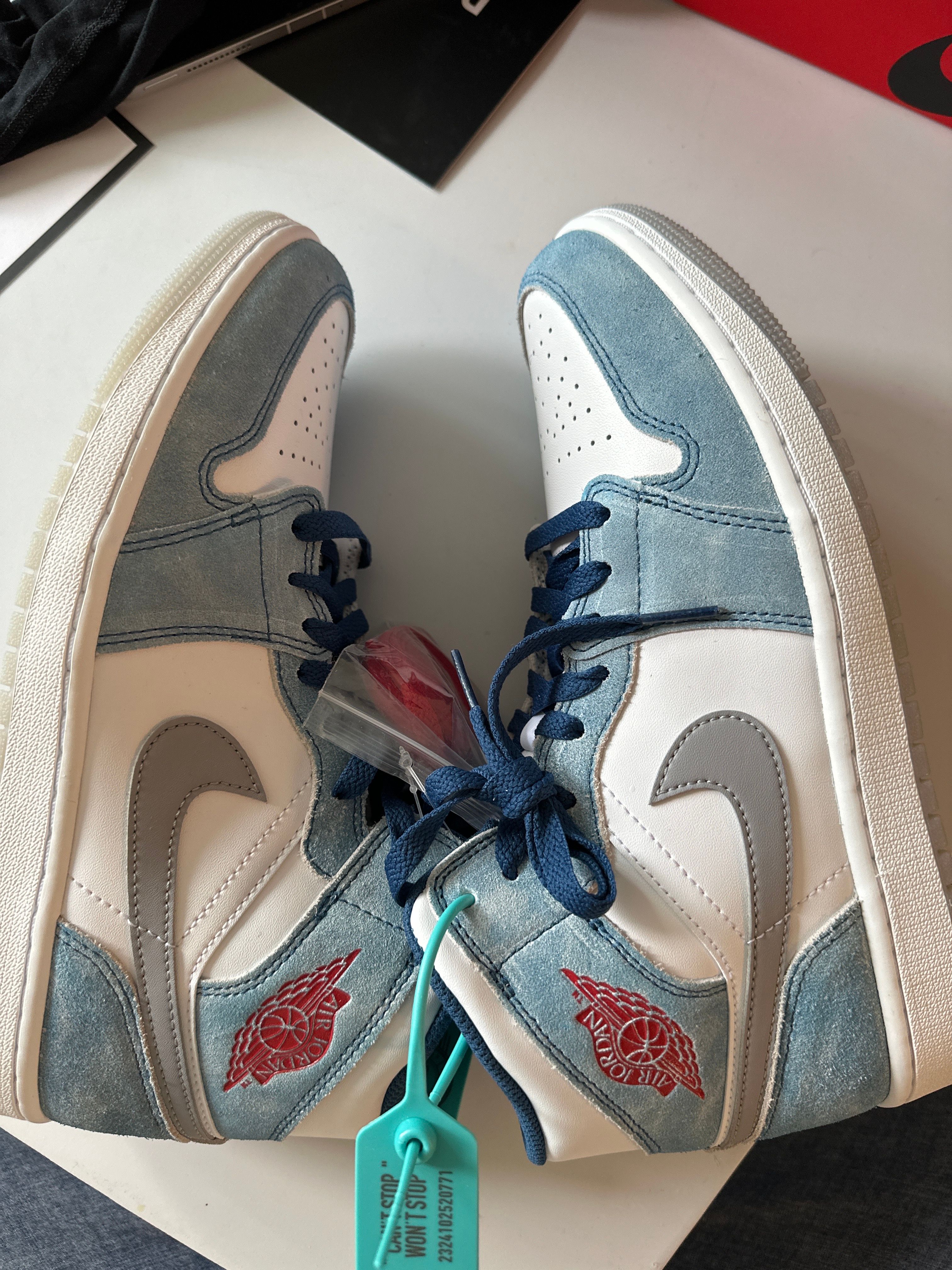 Nike Air Jordan 1 Mid SE "White/Hyper Royal/Red"