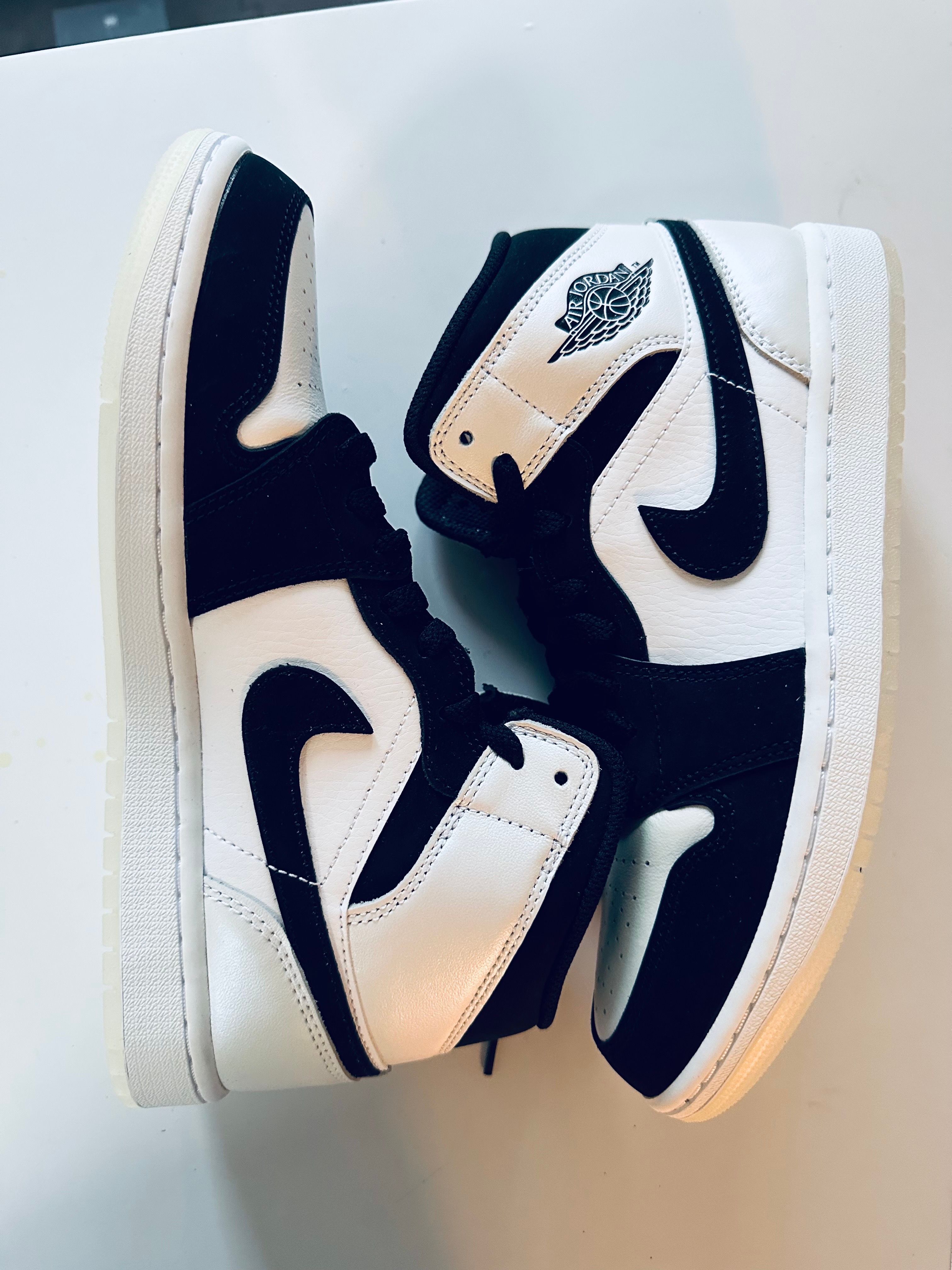 Nike Air Jordan 1 Mid "Omega/Black/White"