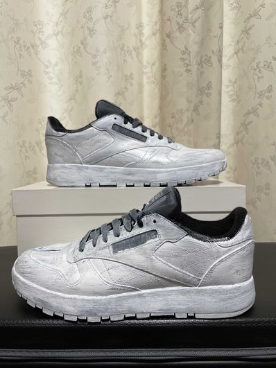 Maison Margiela × Reebok Classic Leather Tabi