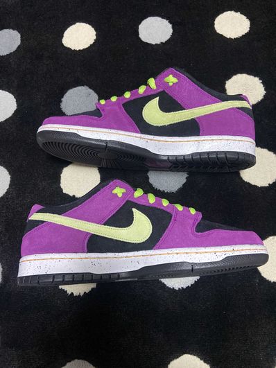 Nike SB Dunk Low "Red Plum"