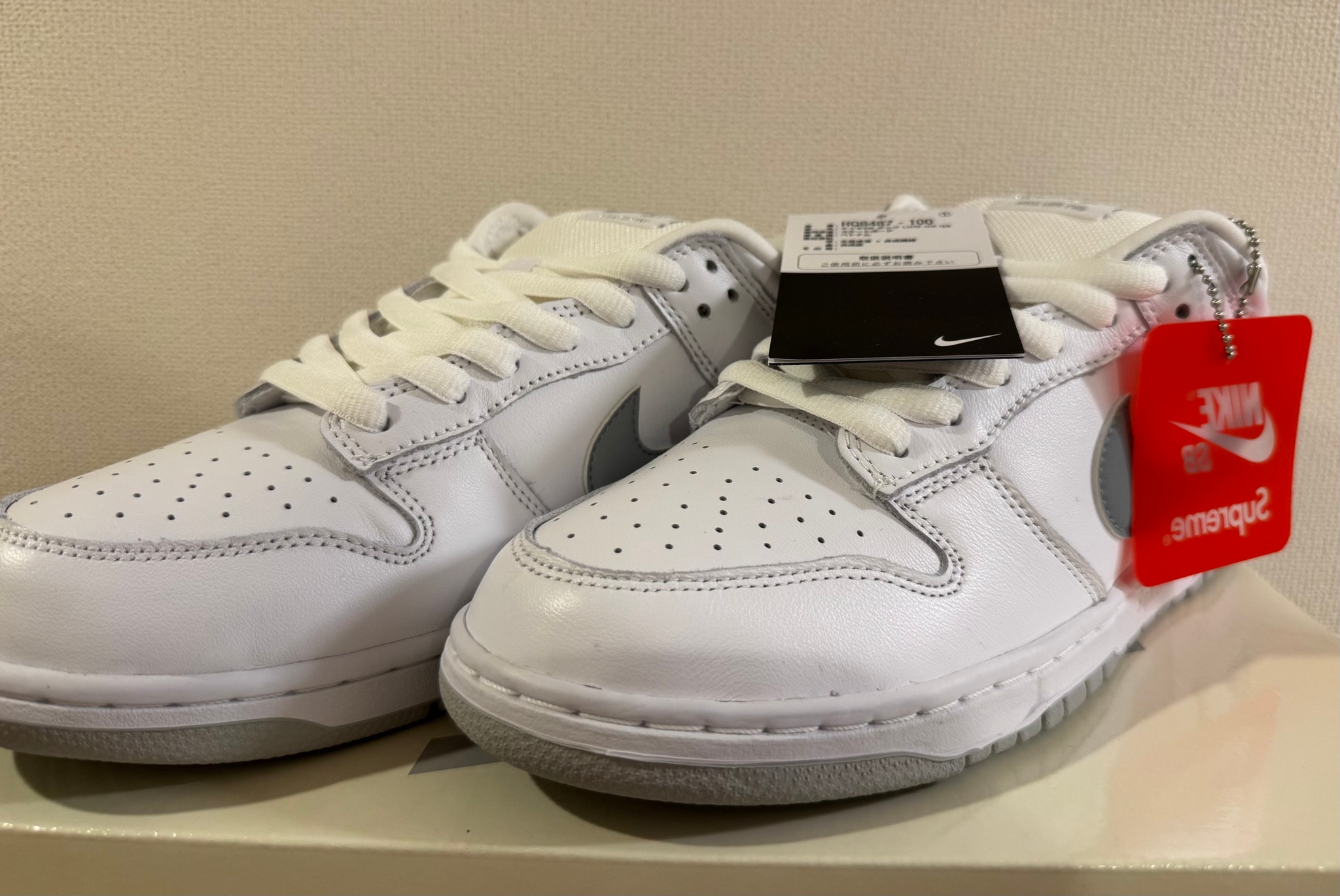 Supreme × Nike SB Dunk Low "White/Metallic Silver" (25FW Week2)