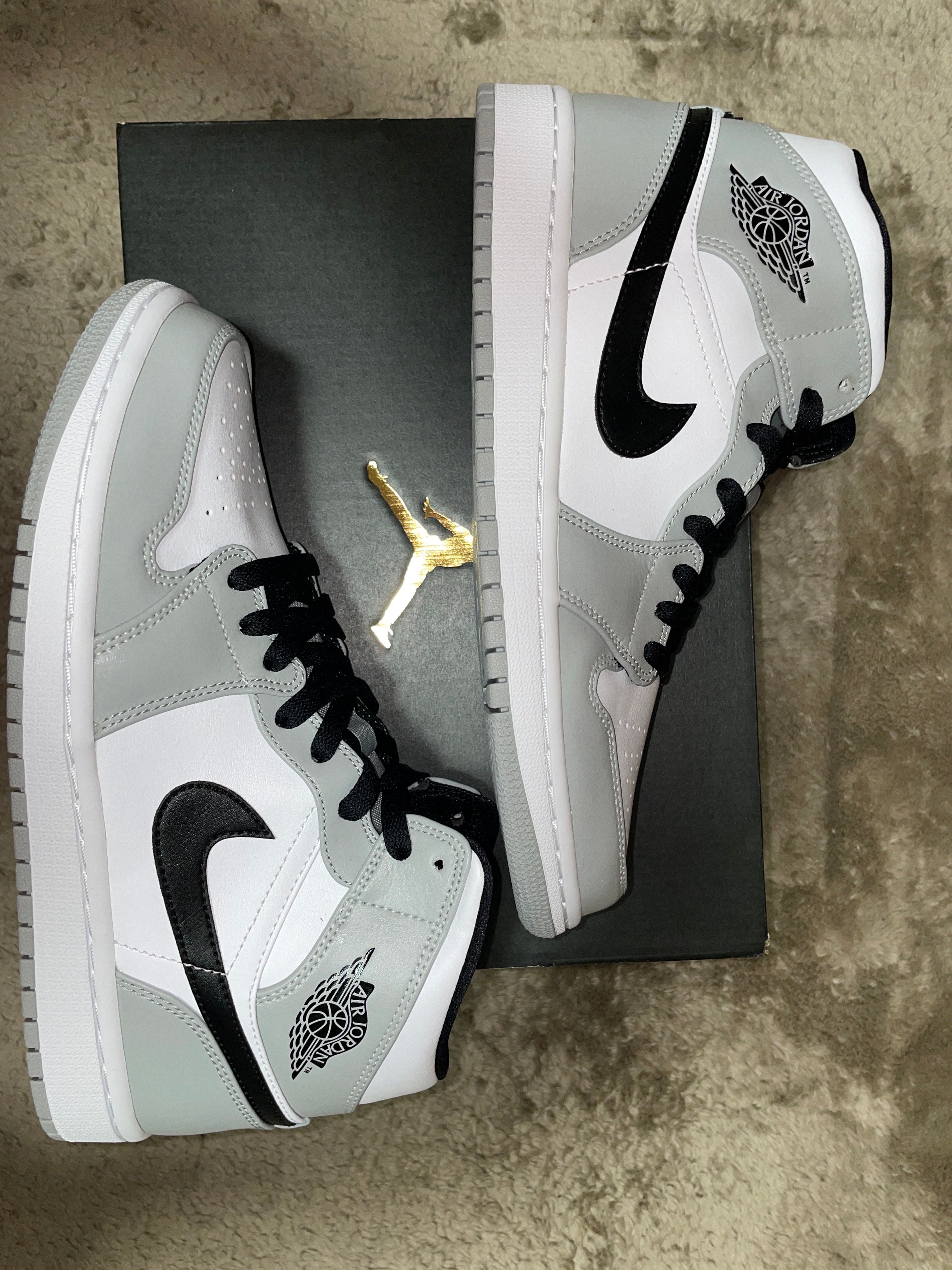 Nike Air Jordan 1 Mid "Light Smoke Grey/White/Black"