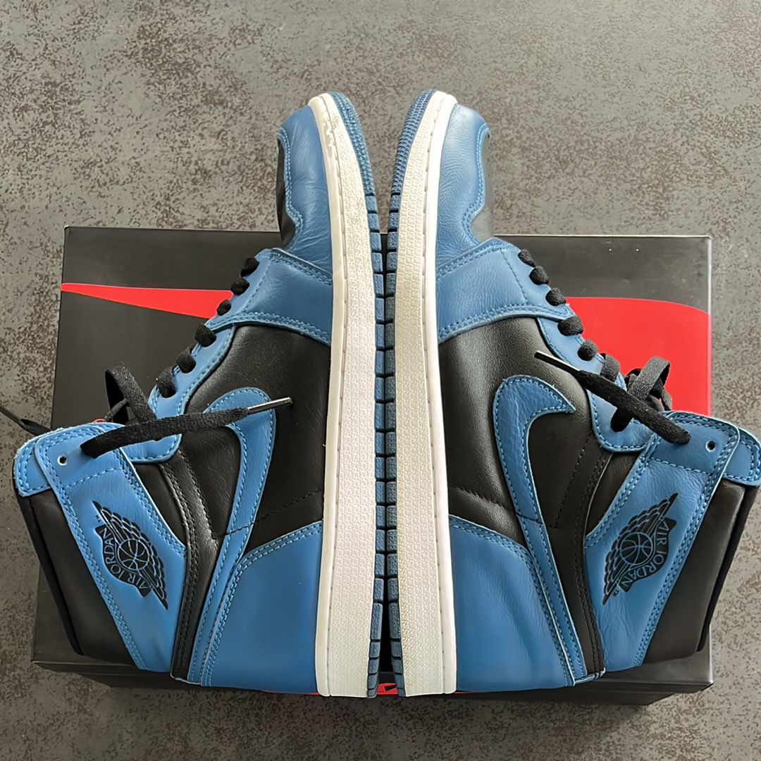 Nike Air Jordan 1 Retro High OG "Dark Marina Blue"