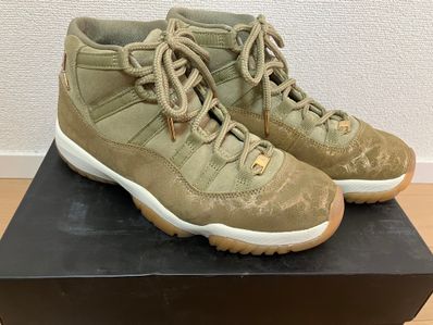 Retro 2025 11 olive
