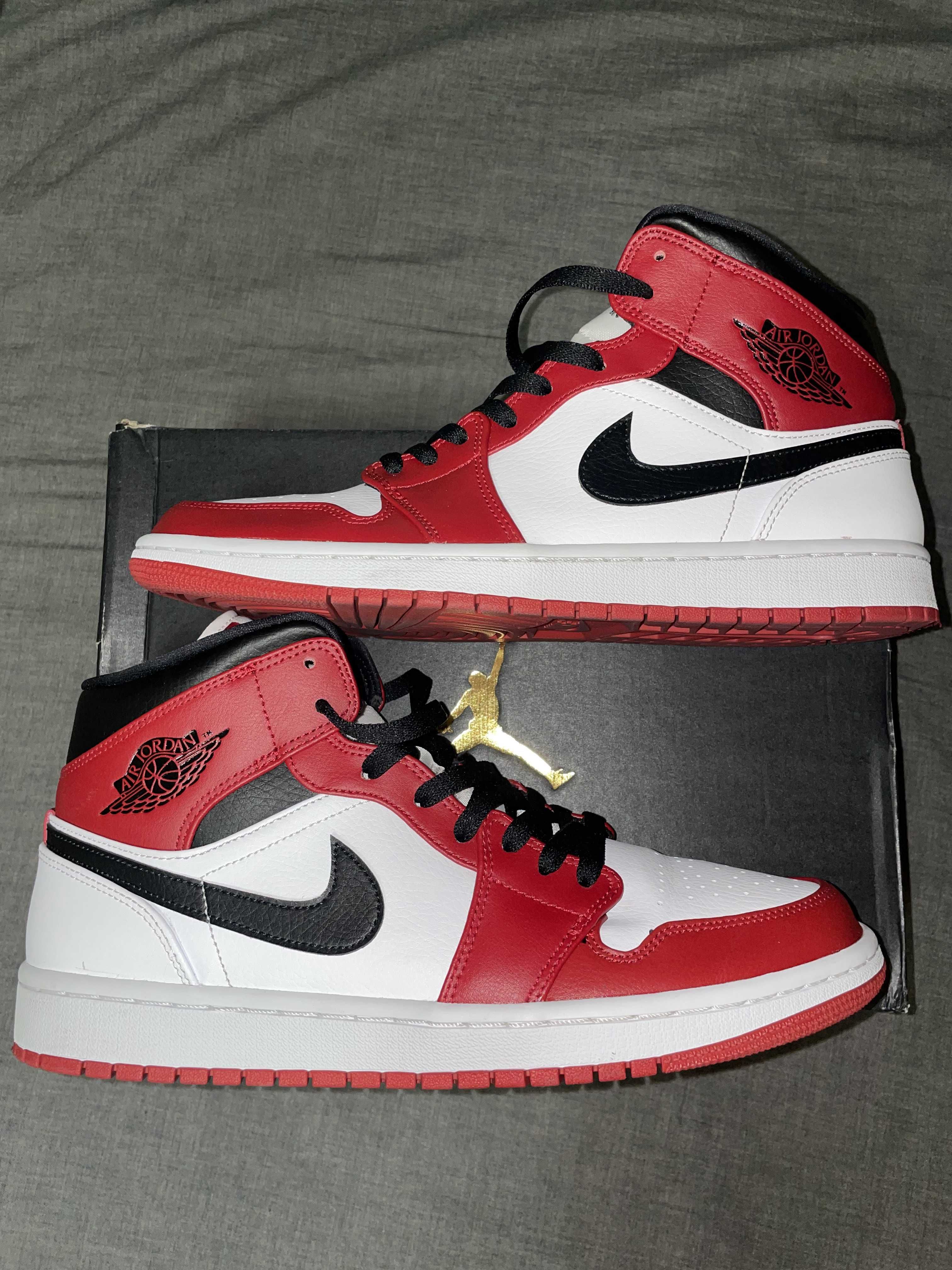 Nike Air Jordan 1 Mid "Chicago"