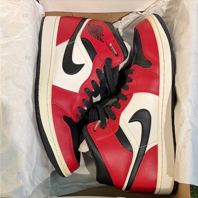 Nike Air Jordan 1 Mid "Chicago Black Toe"