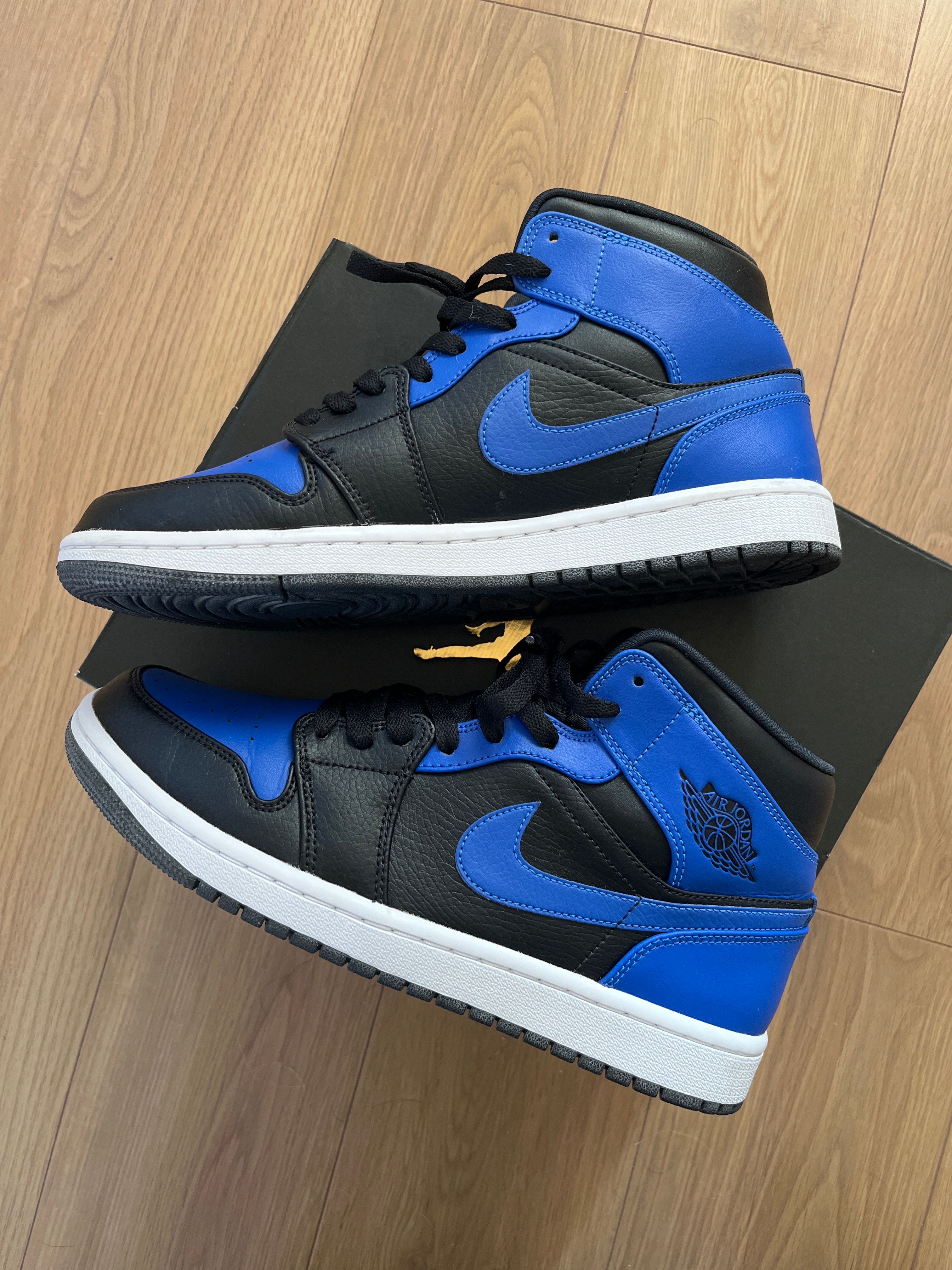 Nike Air Jordan 1 Mid "Hyper Royal"