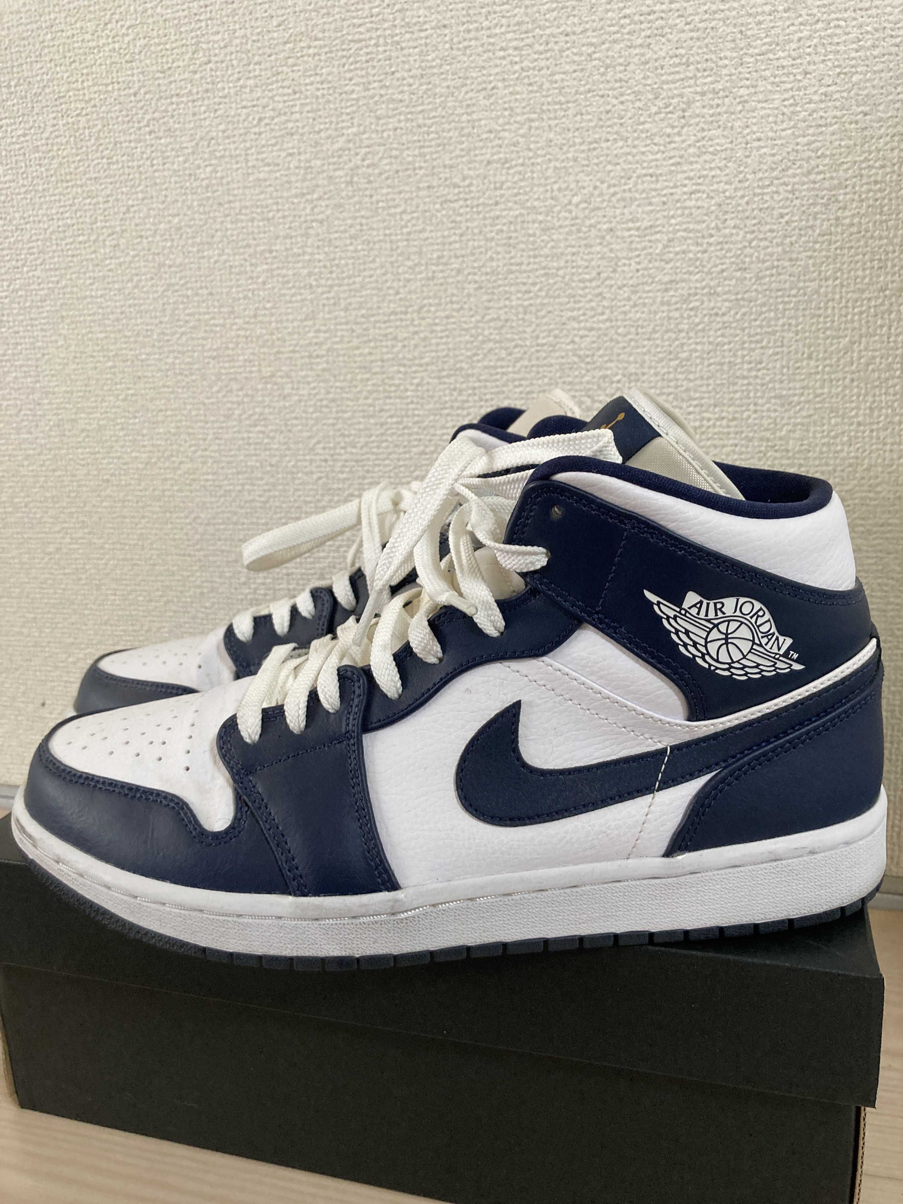 Nike Air Jordan 1 Mid "White Metallic Gold Obsidian"
