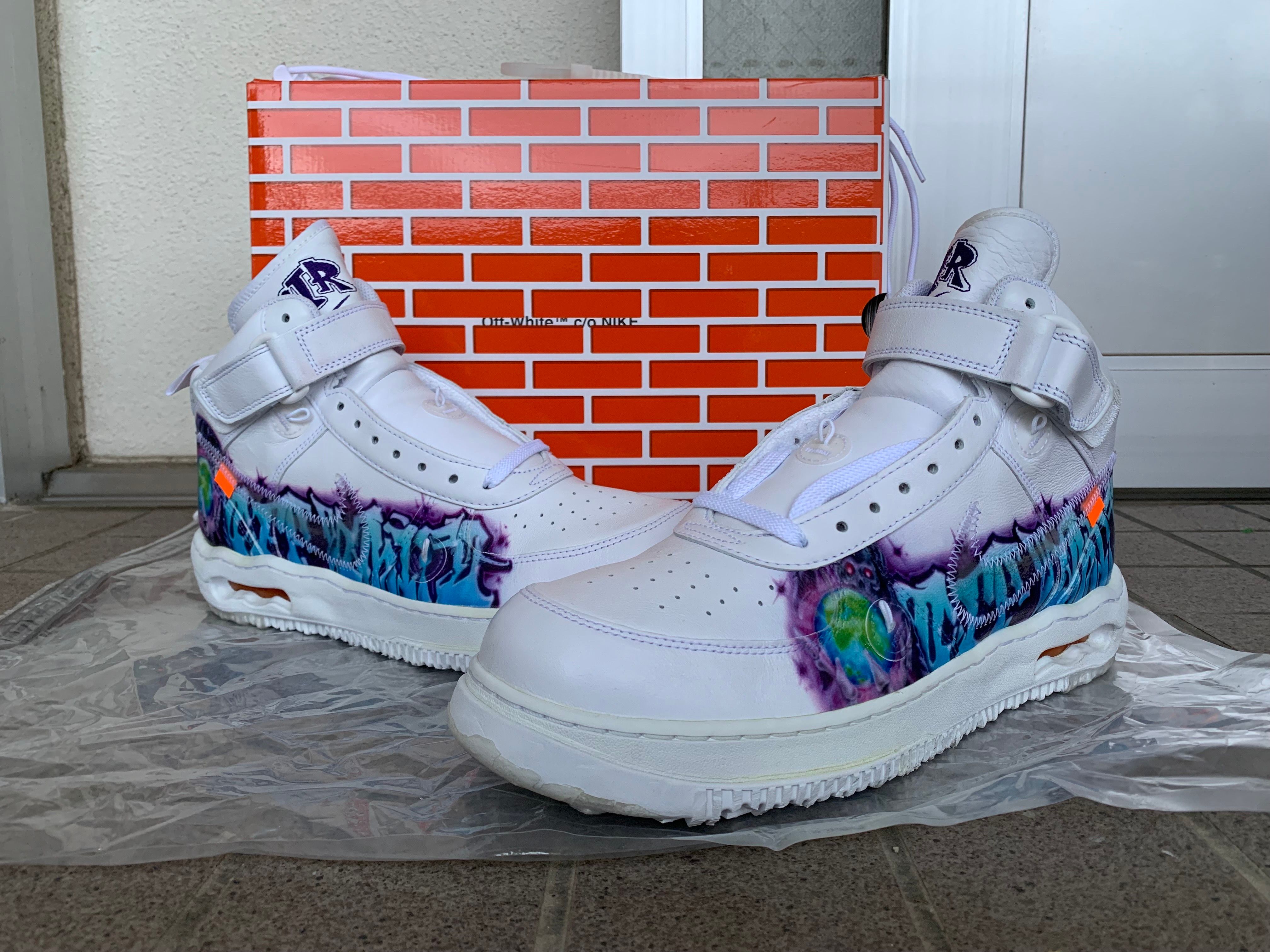 Off-White × Nike Air Force 1 Mid "Graffiti"
