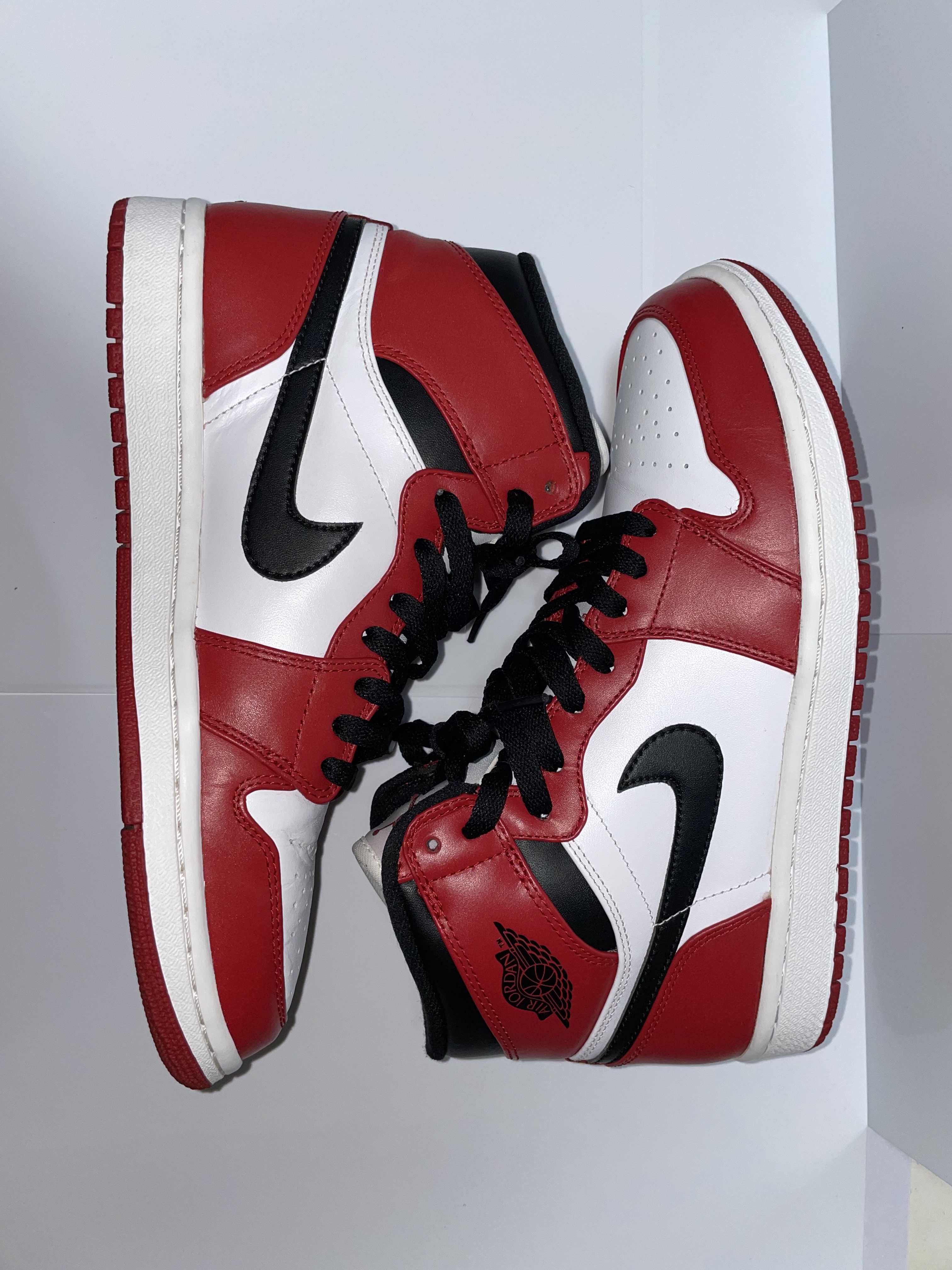 Nike Air Jordan 1 Retro High "Chicago" (2013)