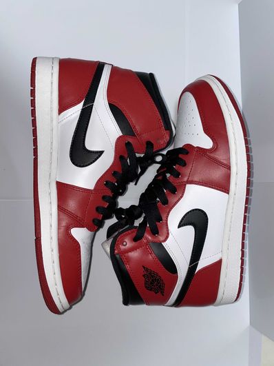 Nike Air Jordan 1 Retro High "Chicago" (2013)