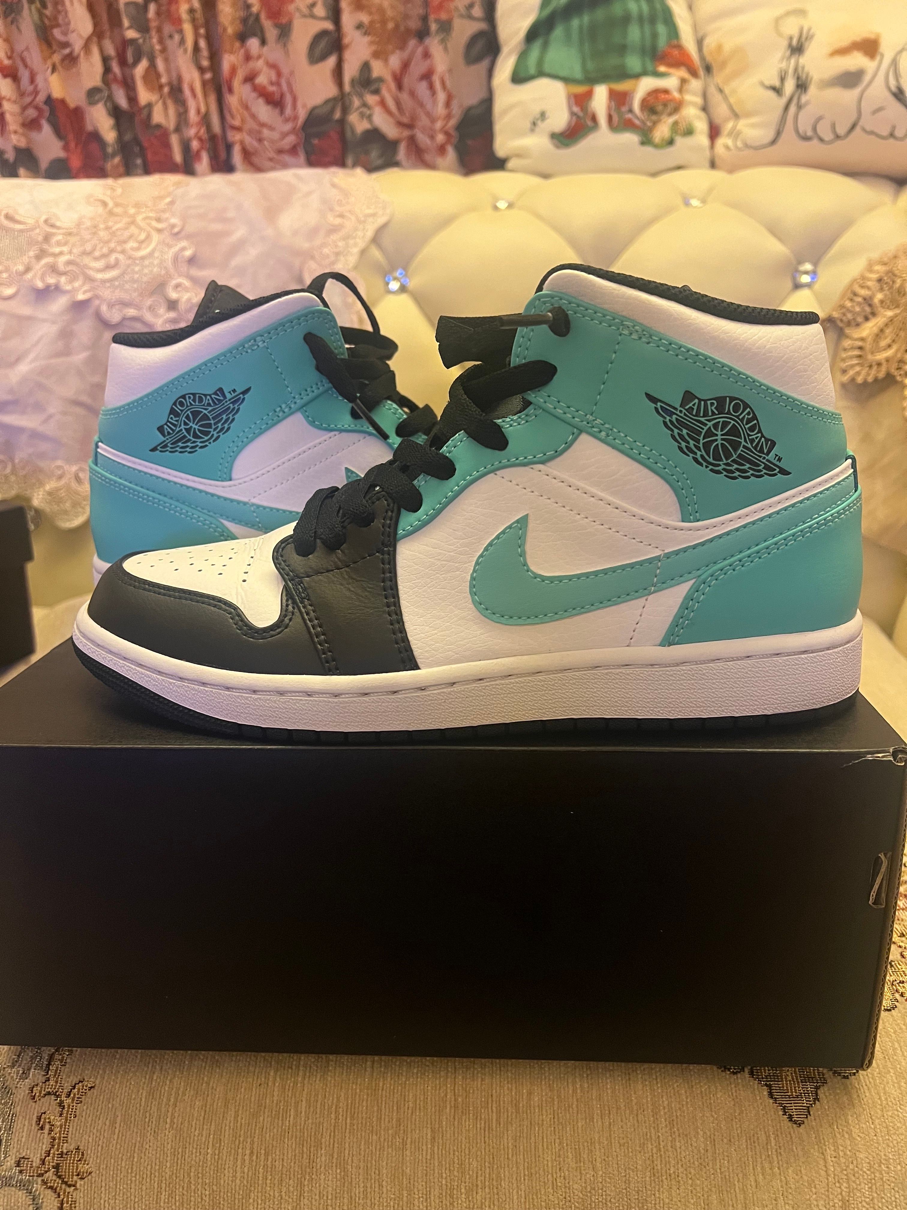 NIKE AIR JORDAN 1 MID "TROPICAL TWIST"