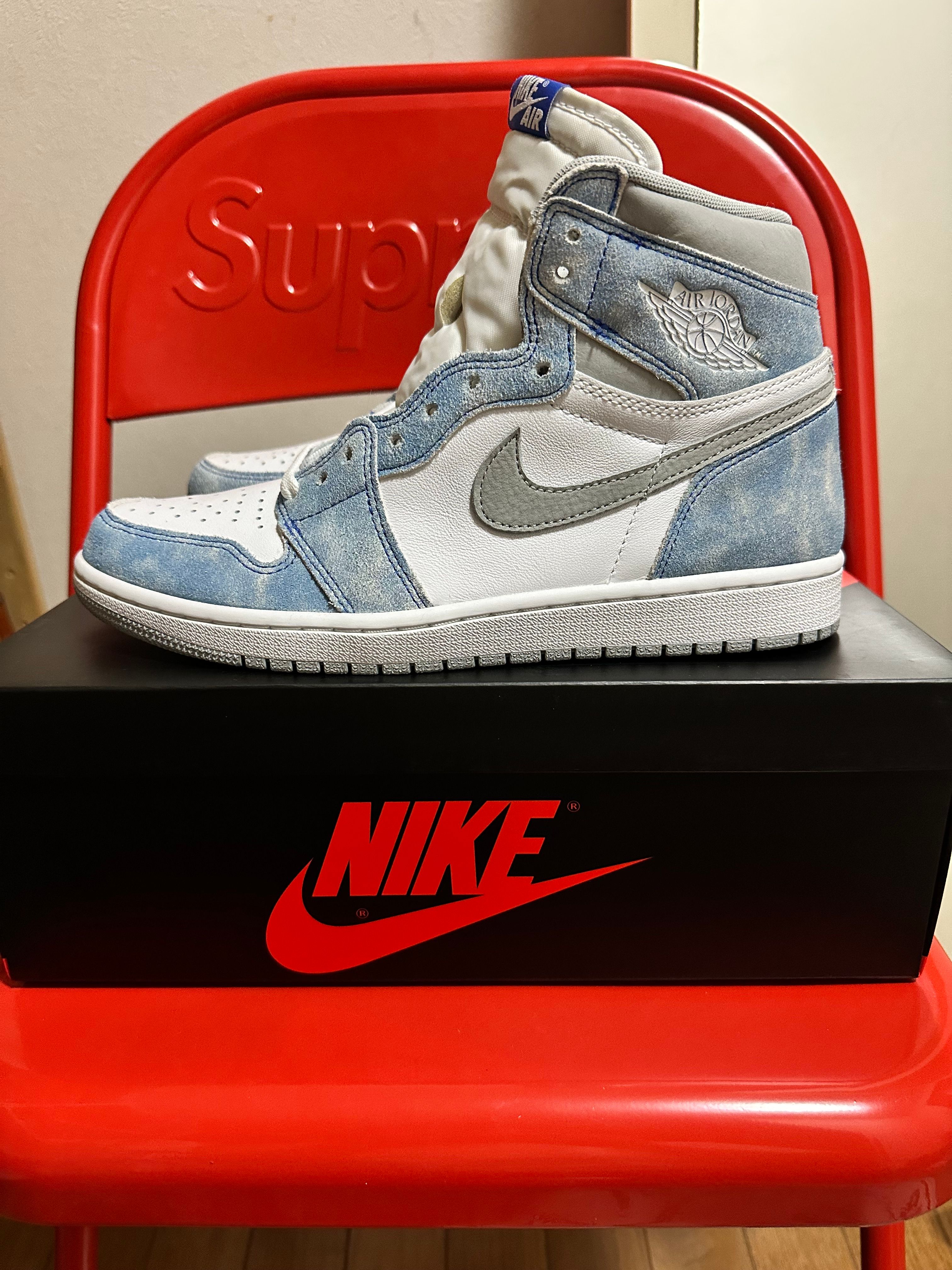 Nike Air Jordan 1 High OG "Hyper Royal"