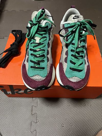 sacai × Nike Vapor Waffle "String/Red/Green"