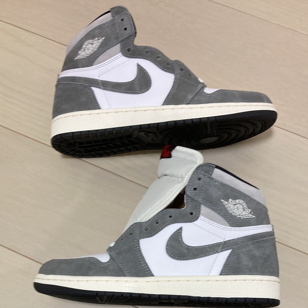 Nike Air Jordan 1 Retro High OG "Black and Smoke Grey"