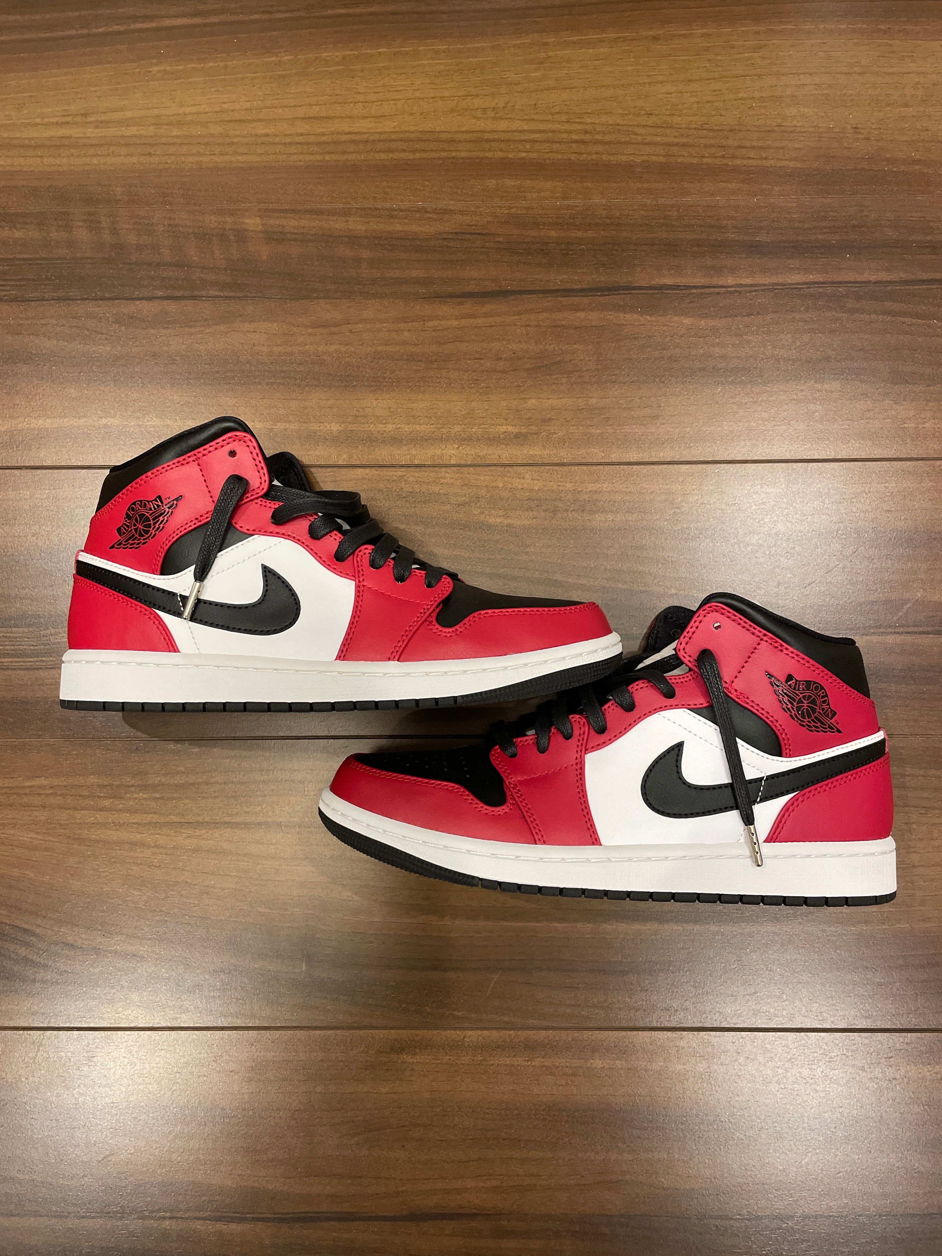 Nike Air Jordan 1 Mid "Chicago Black Toe"