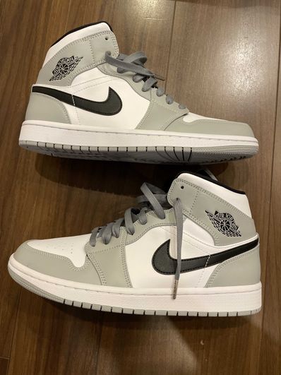 Nike Air Jordan 1 Mid "Light Smoke Grey/White/Black"