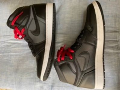 Nike Air Jordan 1 Retro High OG "Black/Metallic Silver/Gym Red"