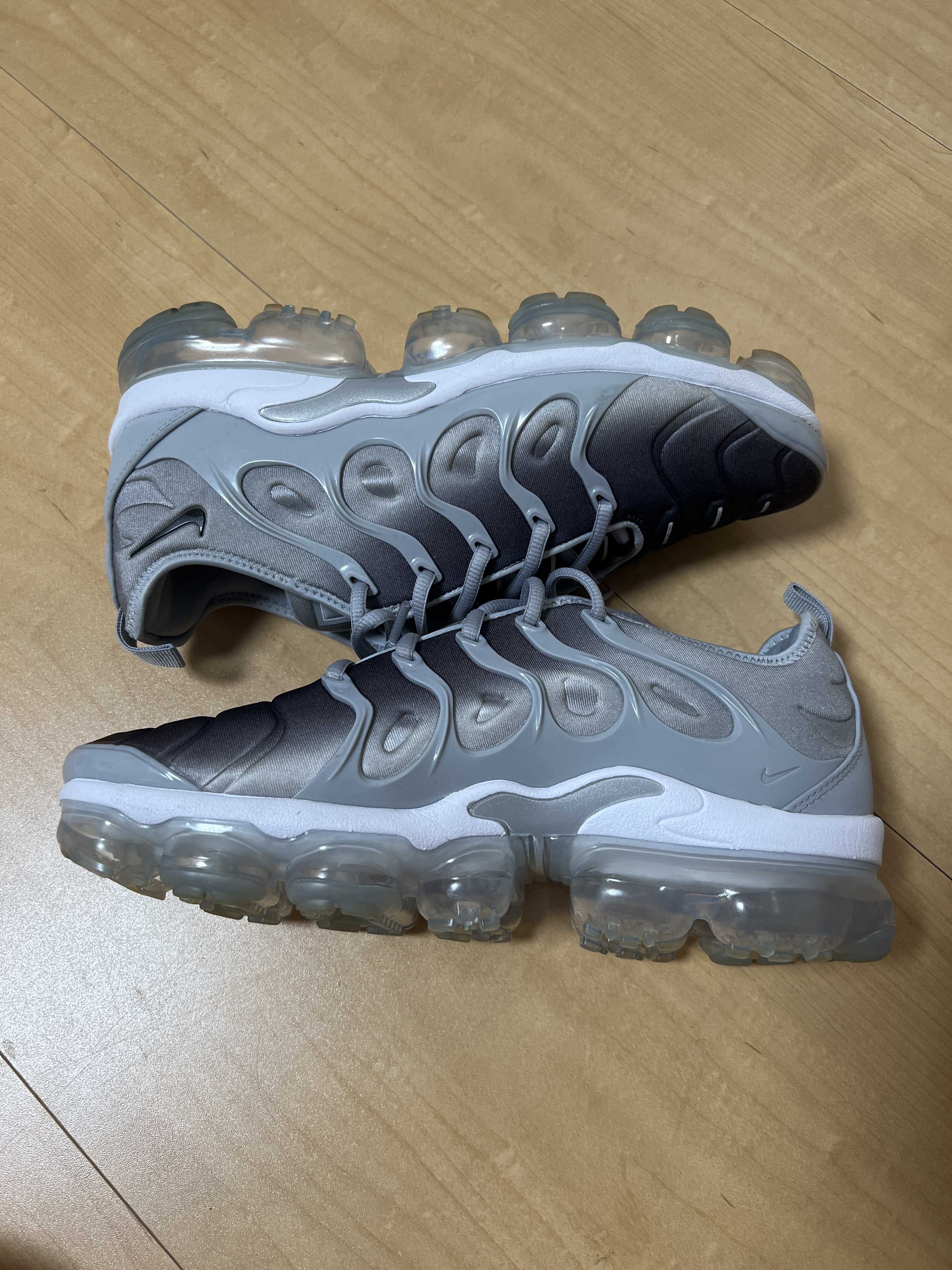 Nike Air Vapormax Plus "Wolf grey/Black"
