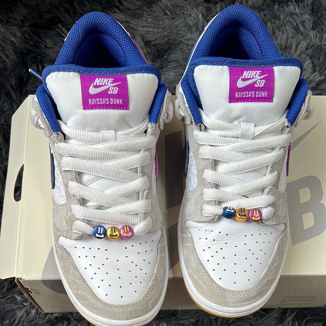 ライッサ・レアウ× ナイキ SB ダン クローPRMピュアプラチナムアン25cm 3/17・3/19発売｜Rayssa Leal × Nike SB Dunk Low PRM 