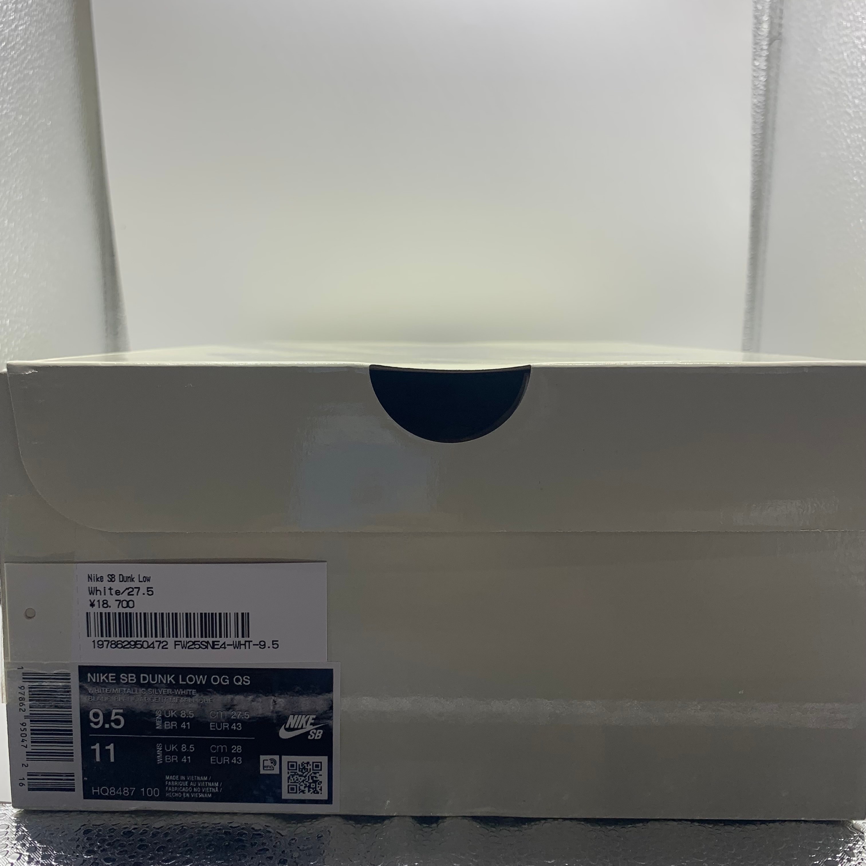 Supreme × Nike SB Dunk Low "White/Metallic Silver" (25FW Week2)