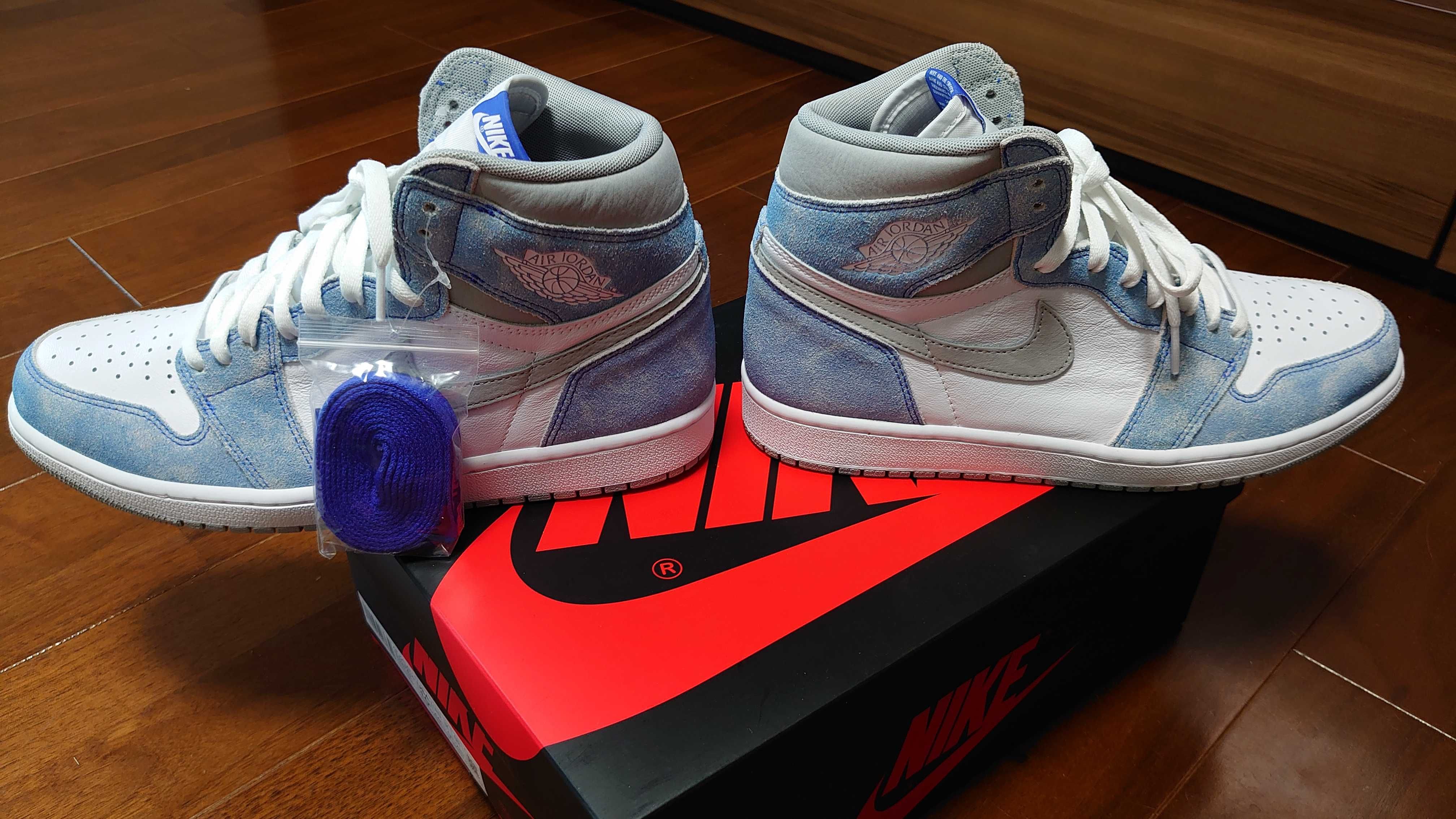 Nike Air Jordan 1 High OG "Hyper Royal"